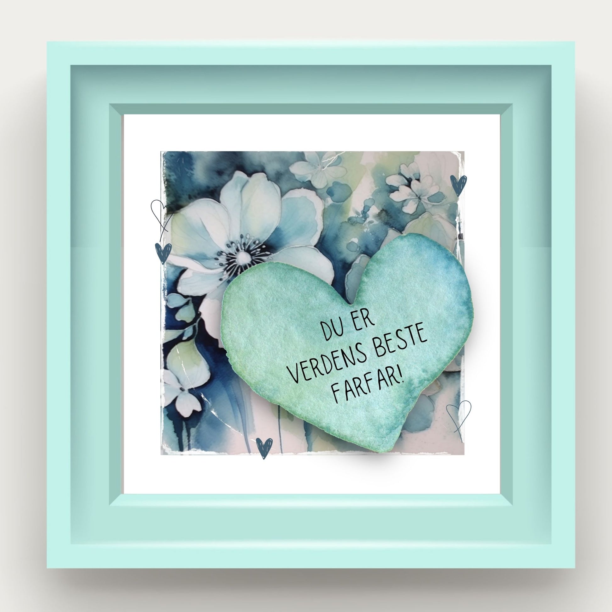 Grafisk plakat med et lyseblått hjerte påført tekst "Du er verdens beste farfar!". Bagrunn med blomster i blåtoner. Illustrasjonen viser plakaten i en lyseblå ramme.