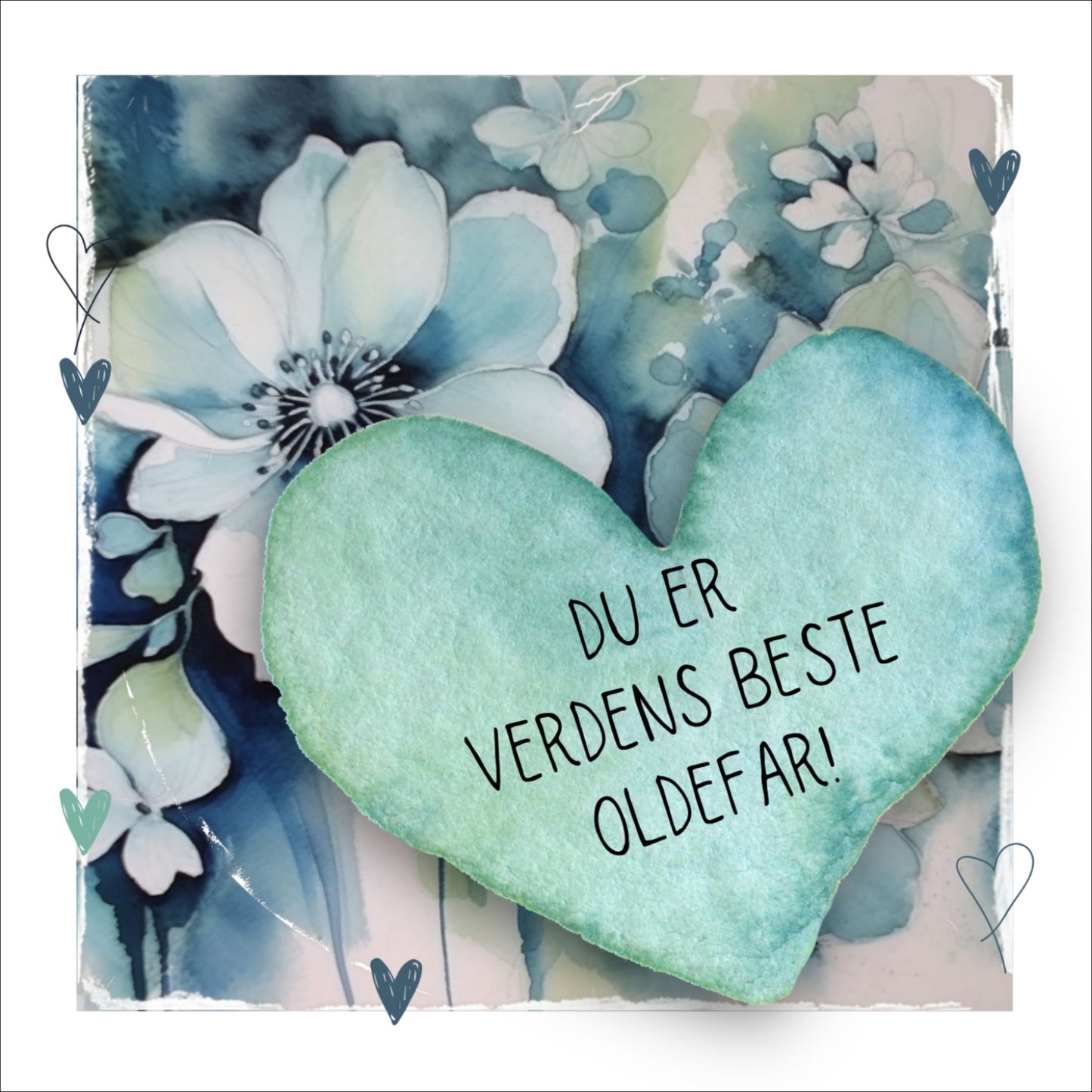 Grafisk plakat med et lyseblått hjerte påført tekst "Du er verdens beste oldefar!". Bagrunn med blomster i blåtoner. Kortet har en hvit kant rundt på 1,5 cm.