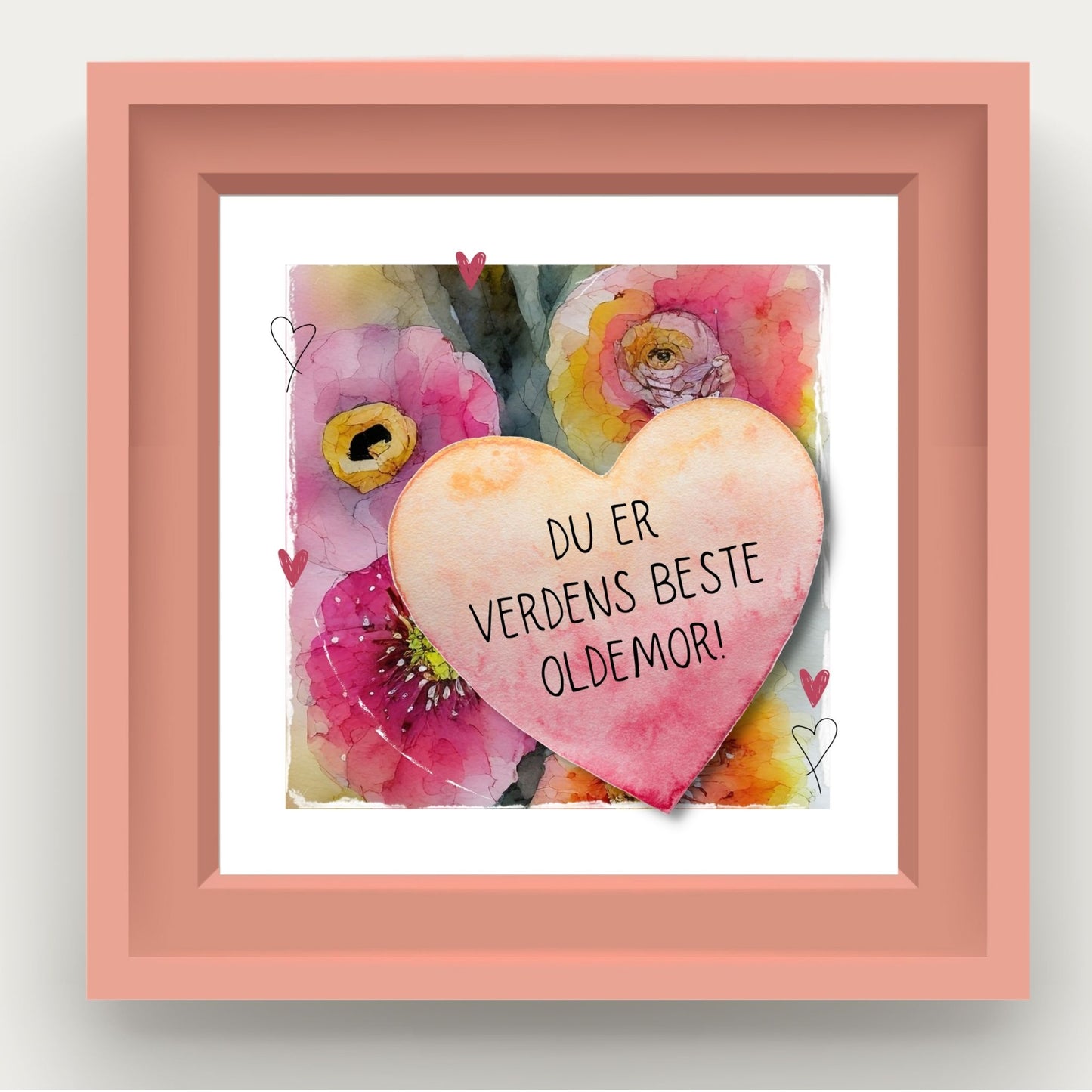 Grafisk plakat med et rosa hjerte påført tekst "Du er verdens beste oldermor". Bagrunn i cerise og guloransje blomster. Illustrasjon som viser plakat i rosa ramme.