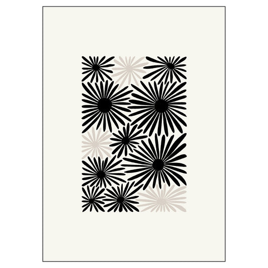 Grafisk plakat i abstrakt, floralt mønster i sort, beige og dempet hvit bakgrunn. Plakaten har et bredt felt rundt i bakgrunnsfarge.