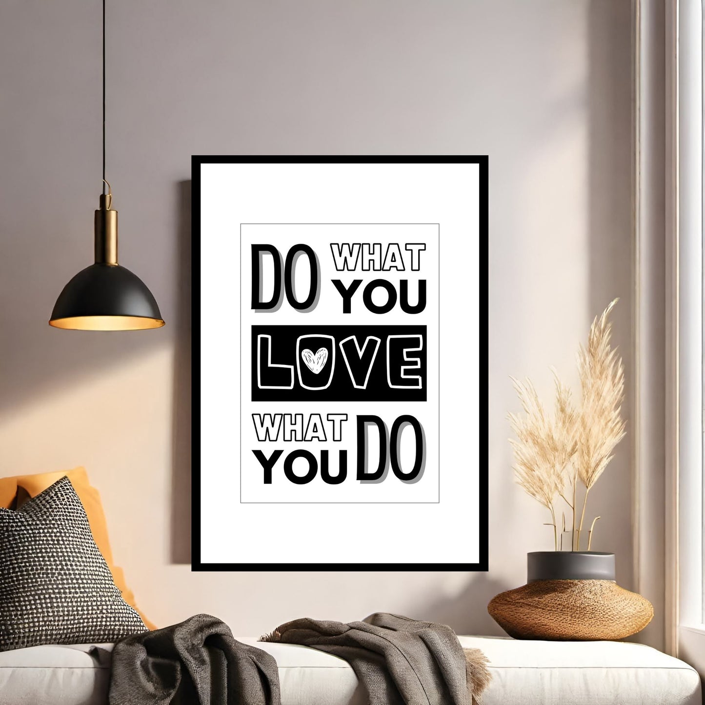Tekstplakat med skriften DO WHAT YOU - LOVE - WHAT YOU DO. Farge sort-hvit. Illustrasjon av plakat i sort ramme med passepartout på en vegg.