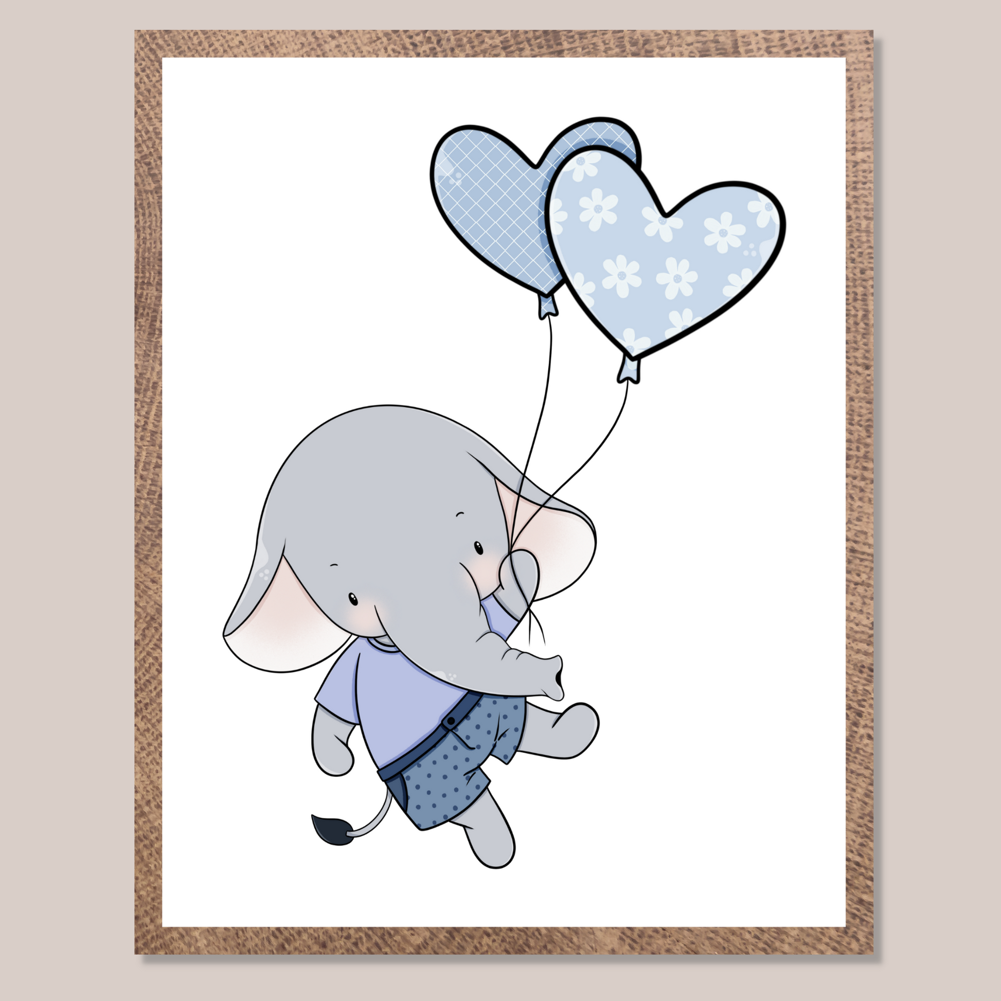 Grafisk motiv som illustrerer en elefant-gutt som holder to lyseblå hjerteballonger. Elefanten har på seg en lyseblå genser blå bukse med prikker.