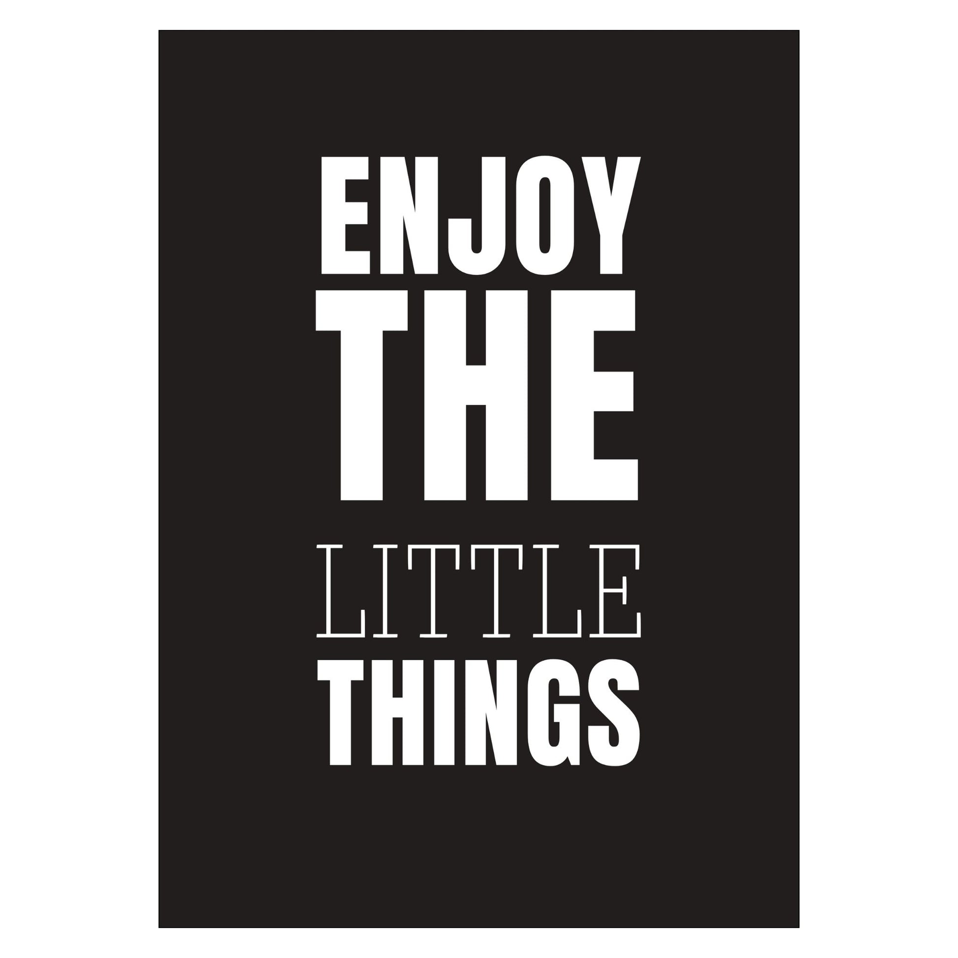 Grafisk plakat med hvit skrift på sort bakgrunn. Tekst på plakat "Enjoy the little things" 