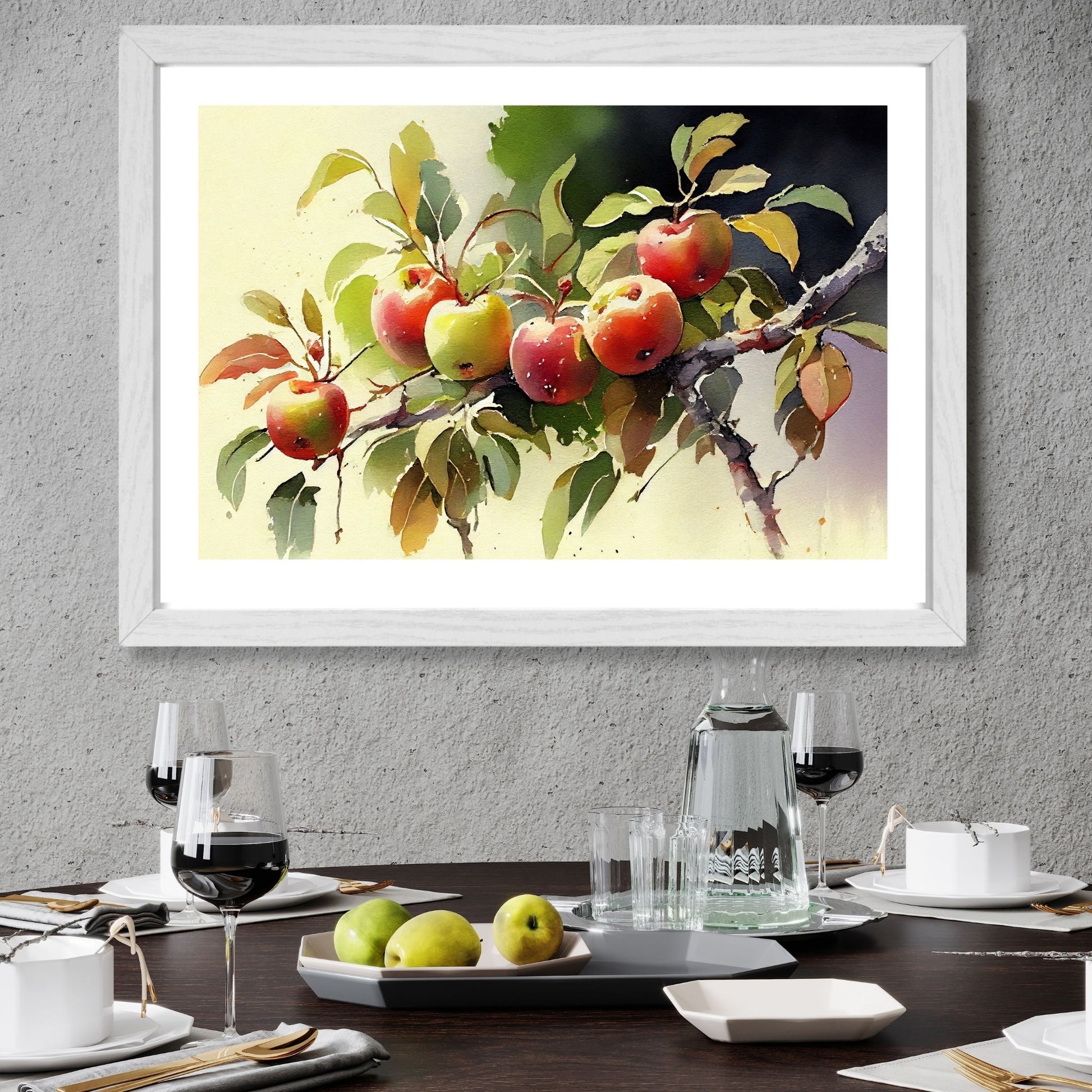Grafisk akvarell av en kvist med seks rødgrønne epler. Illustrasjon viser motivet i en grå ramme.