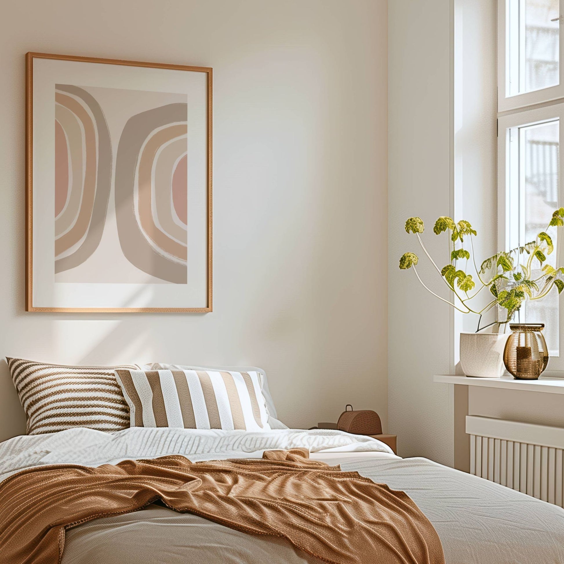 Earth Flow No1 – abstrakt plakat i jordtoner som bringer ro, varme og naturlig flyt til hjemmet ditt. Illustrasjon viser plakat i eik ramme.