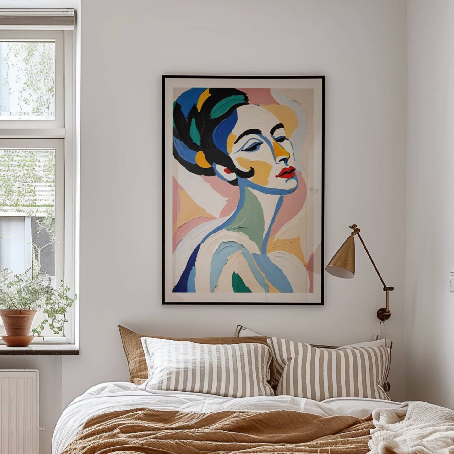 Gi hjemmet ditt en sofistikert og kunstnerisk touch med Elegance i Abstrakt, en eksklusiv plakat eller lerretstrykk inspirert av moderne ekspresjonisme. Illustrasjon viser plakat med hvit kant i sort ramme på et soverom.