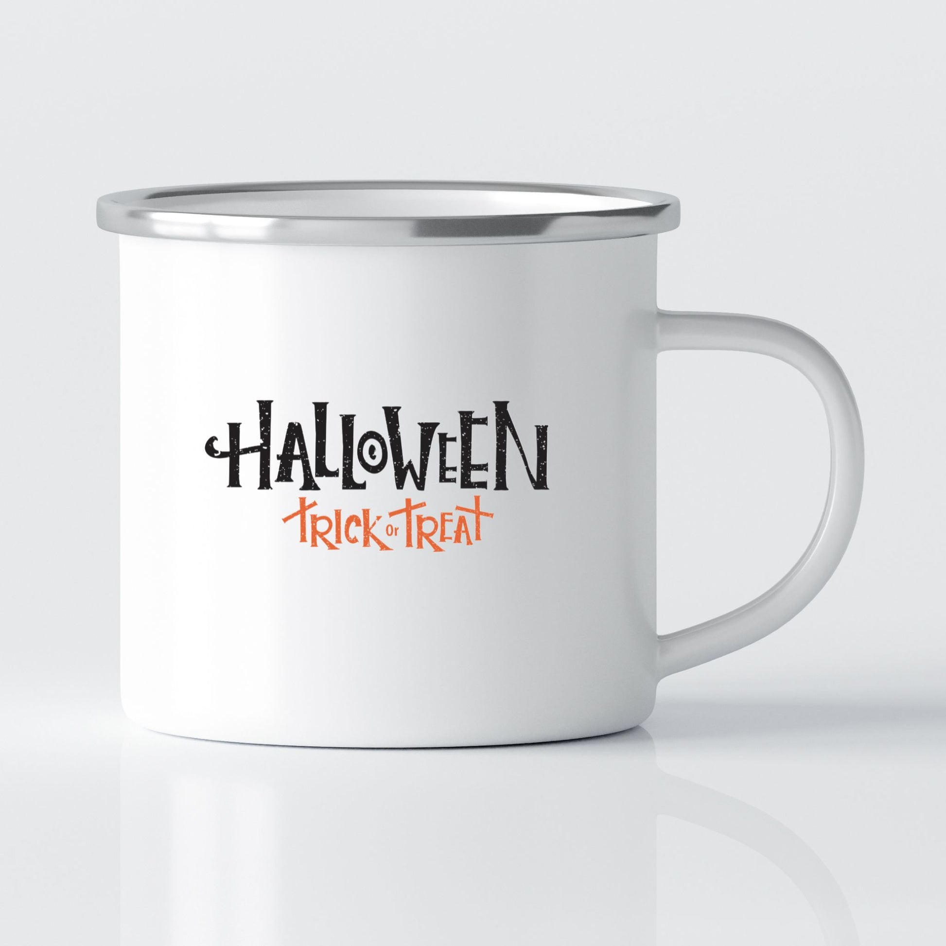 Med et sjarmerende&nbsp;"Boo Ghost" og "Trick or Treat" design, vil dette kruset garantert fremkalle smil hver gang du tar en slurk. Illustrasjonsfoto.