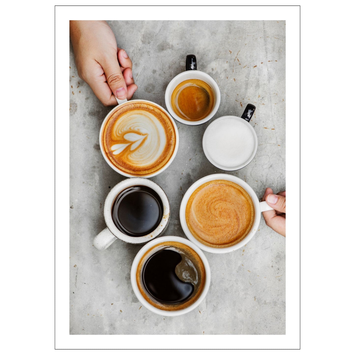 Dekorativ plakat av ulike sorter kaffe som vil passe perfekt på en kjøkkenvegg. Plakaten har en hvit kant som gir bildet mer dybde og fremhever motivet.