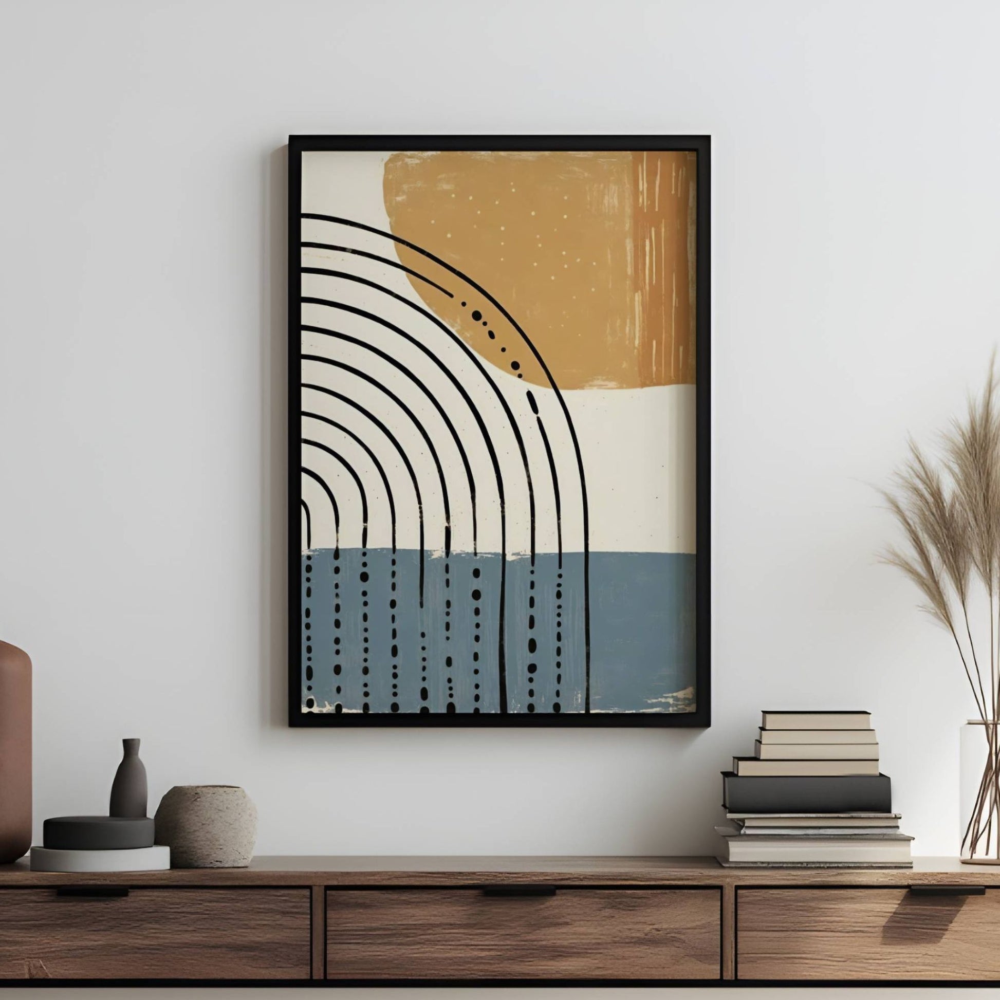 Ethereal Flow med myke linjer, balanserte kurver og naturlige jordtoner i blått og beige, skaper denne plakaten en rolig og sofistikert atmosfære. Illustrasjon viser motivet som plakat i sort ramme.