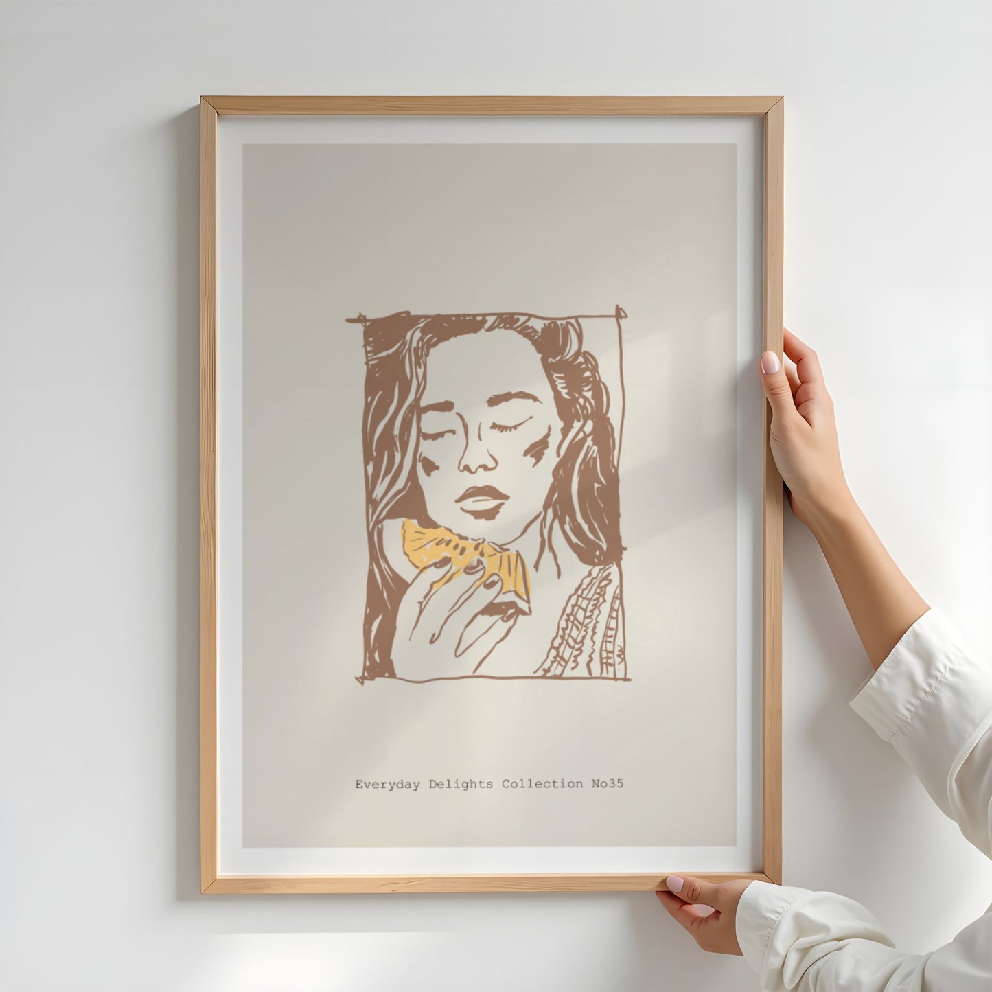Et nært, drømmende portrett i varm strek – stille og estetisk. Illustrasjon viuser plakat i eik ramme.