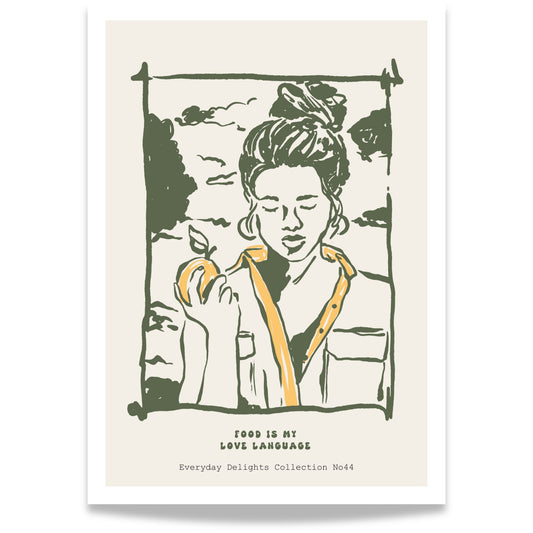 Everyday Delights No44 – Kvinne med håret opp og eple – portrettplakat med rolig stemning