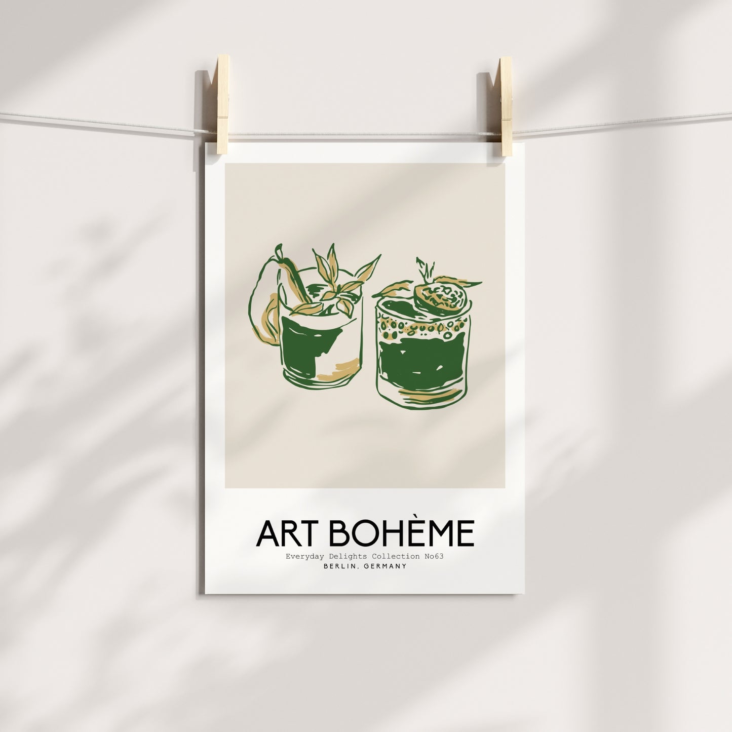 To cocktailglass med friske urter og sitron – ren og moderne serveringskunst. Illustrasjon viser plakat på print.