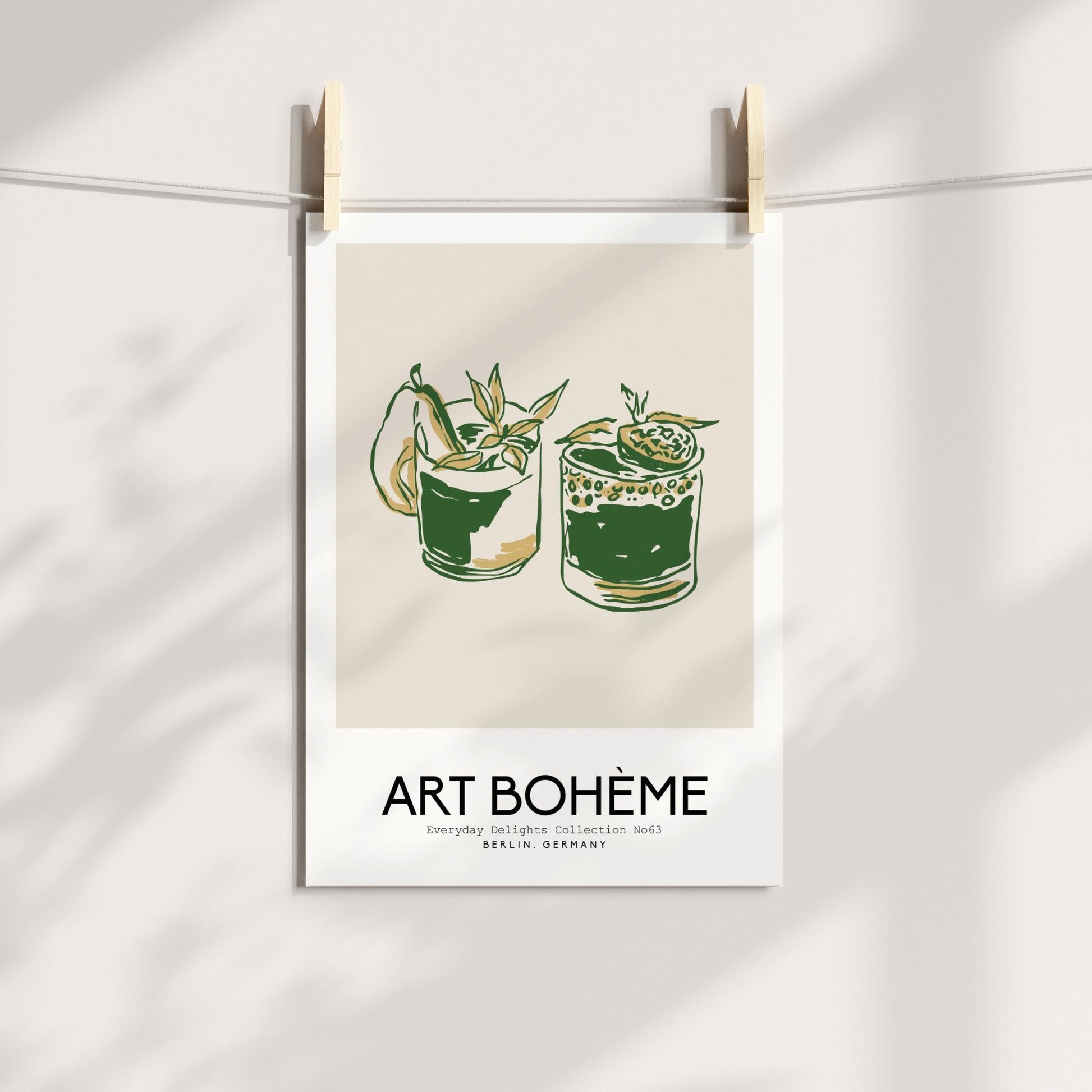 To cocktailglass med friske urter og sitron – ren og moderne serveringskunst. Illustrasjon viser plakat på print.