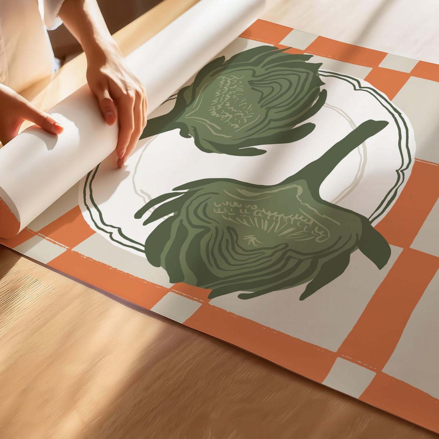 To grønne artisjokker på oransjerutete bakgrunn – moderne og smakfull veggkunst. Illustrasjon viser plakat på print.