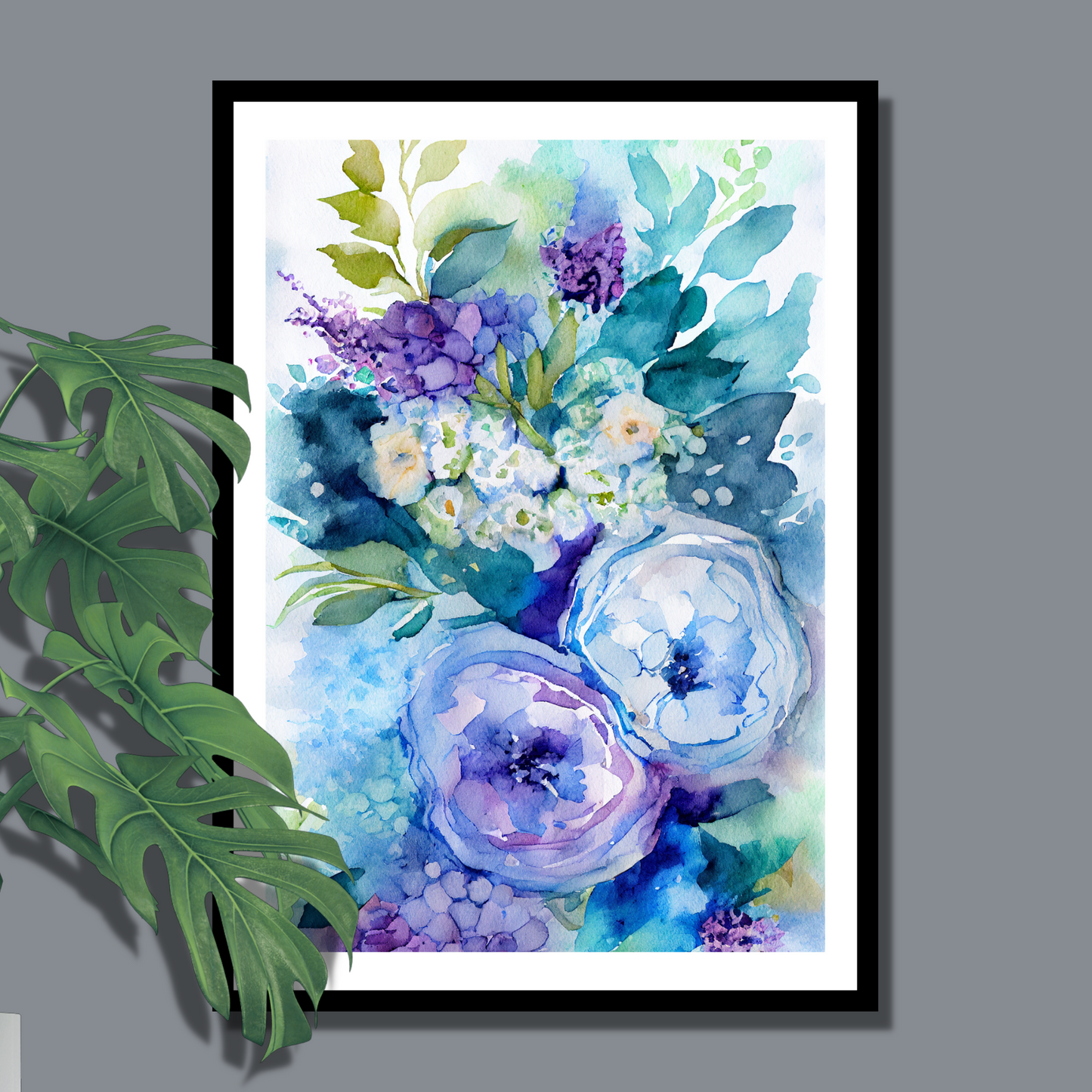 Blomstermotiv i vannfarger i nyanser grønn, beige, blå og lilla. Plakaten har hvit dekorativ kant rundt.