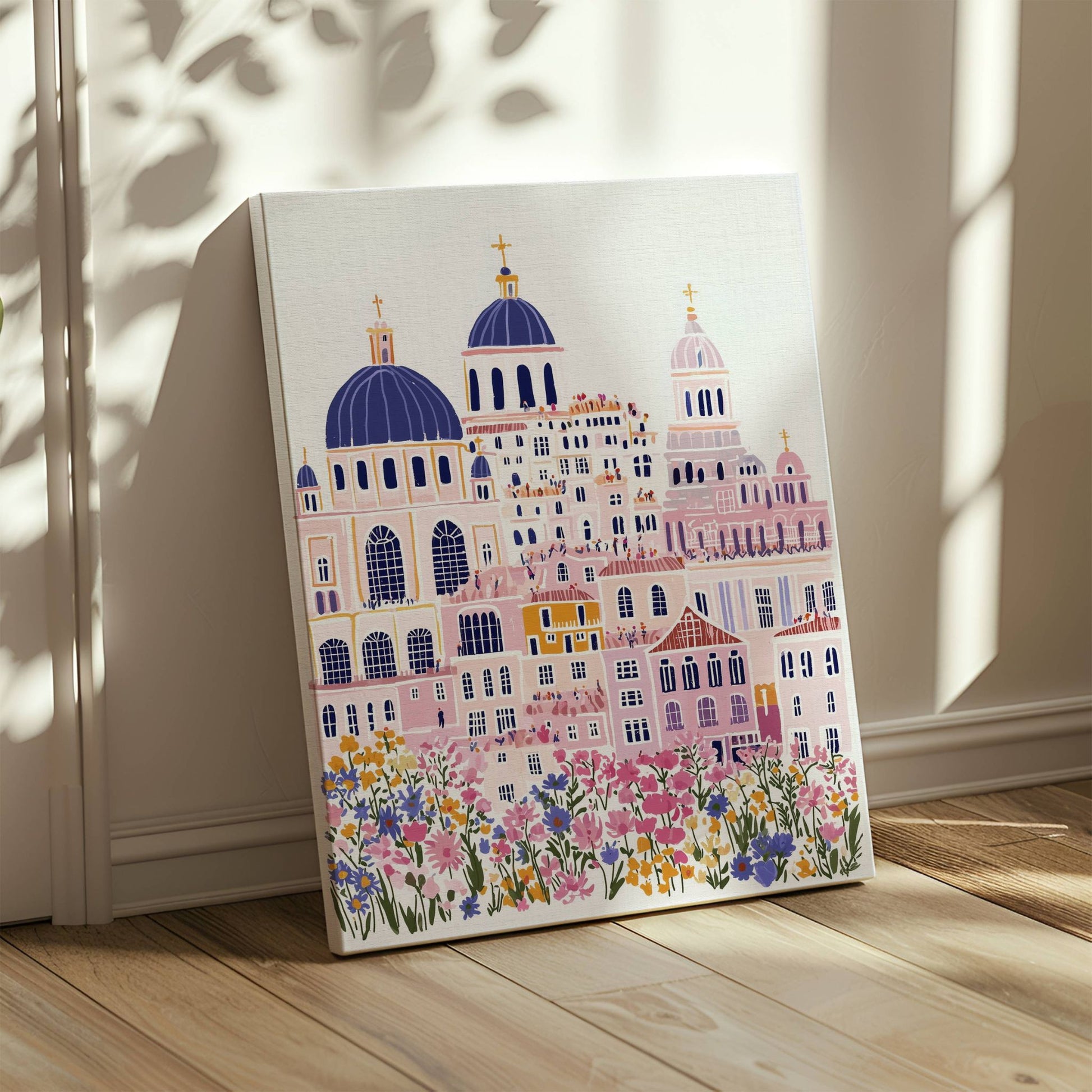 Floral Cityscape er en livlig kunstplakat og lerret som kombinerer storbyens arkitektoniske prakt med en eksplosjon av blomstrende farger. Illustrasjon viser motivet på lerret.