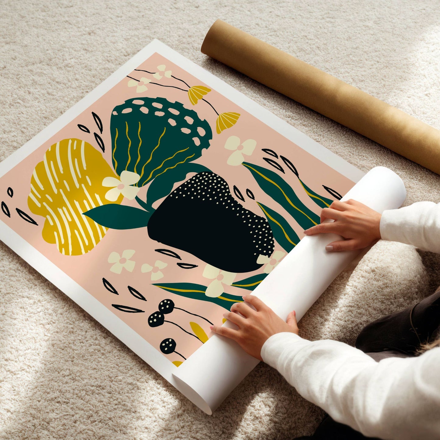 Floral Groove Collection No1 – plakat er en del av en fargerik og moderne serie inspirert av stilisert botanikk og abstrakte former. Illustrasjon viser plakat på print.