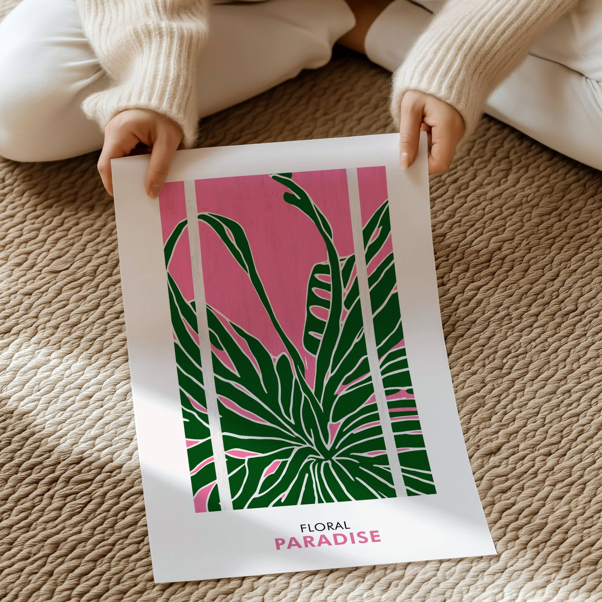 Floral Paradise No2 kombinerer store, elegante blader med et stilrent og balansert uttrykk. Illustrasjon viser plakat på print.