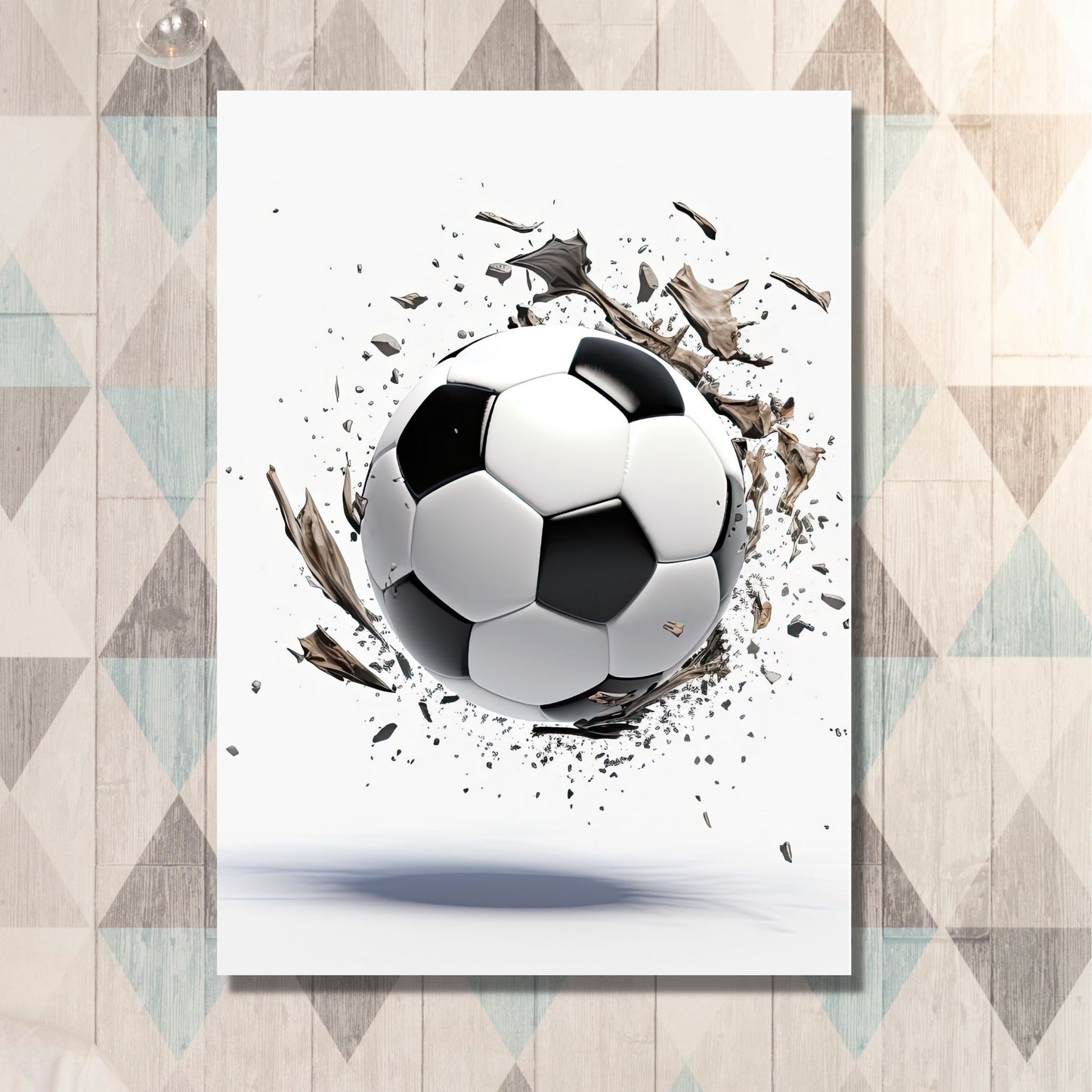 Grafisk motiv av en fotball med sølepytt. Illustrasjon viser motivet på lerret på en vegg.