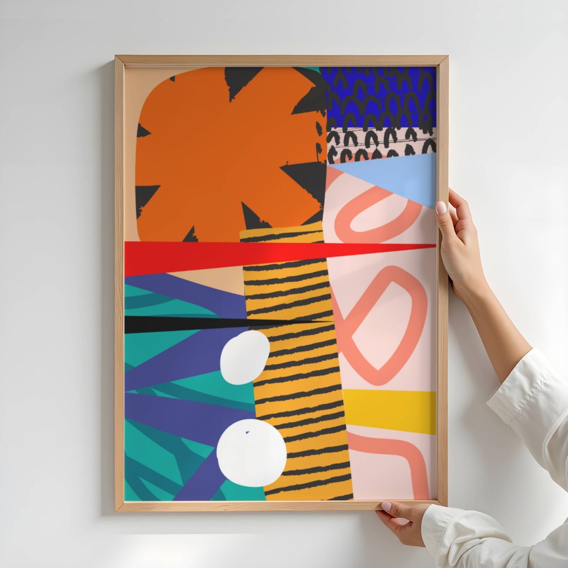 Funky Flora Fargerike Plakat er en leken og energisk plakatserie som hyller farger, former og kreativ frihet. Illustrasjon viser plakat uten hvit kantlinje i eik ramme.