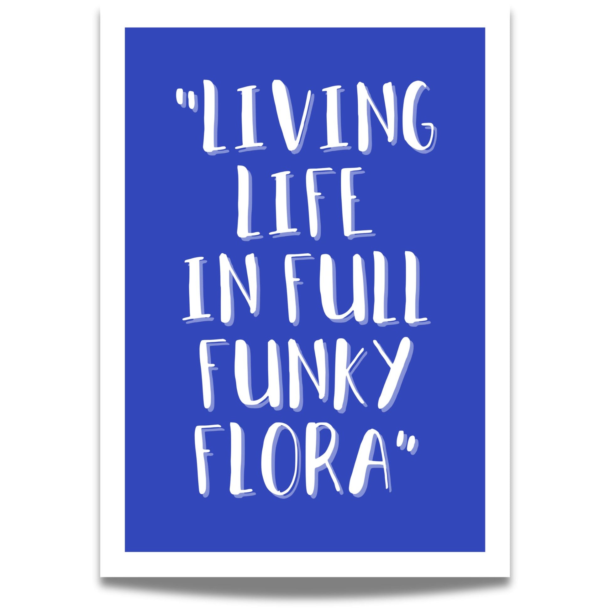 Med lekent håndtegnet typografi og blå fargevariant, er dette den perfekte følgesvenn til Funky Flora-serien.