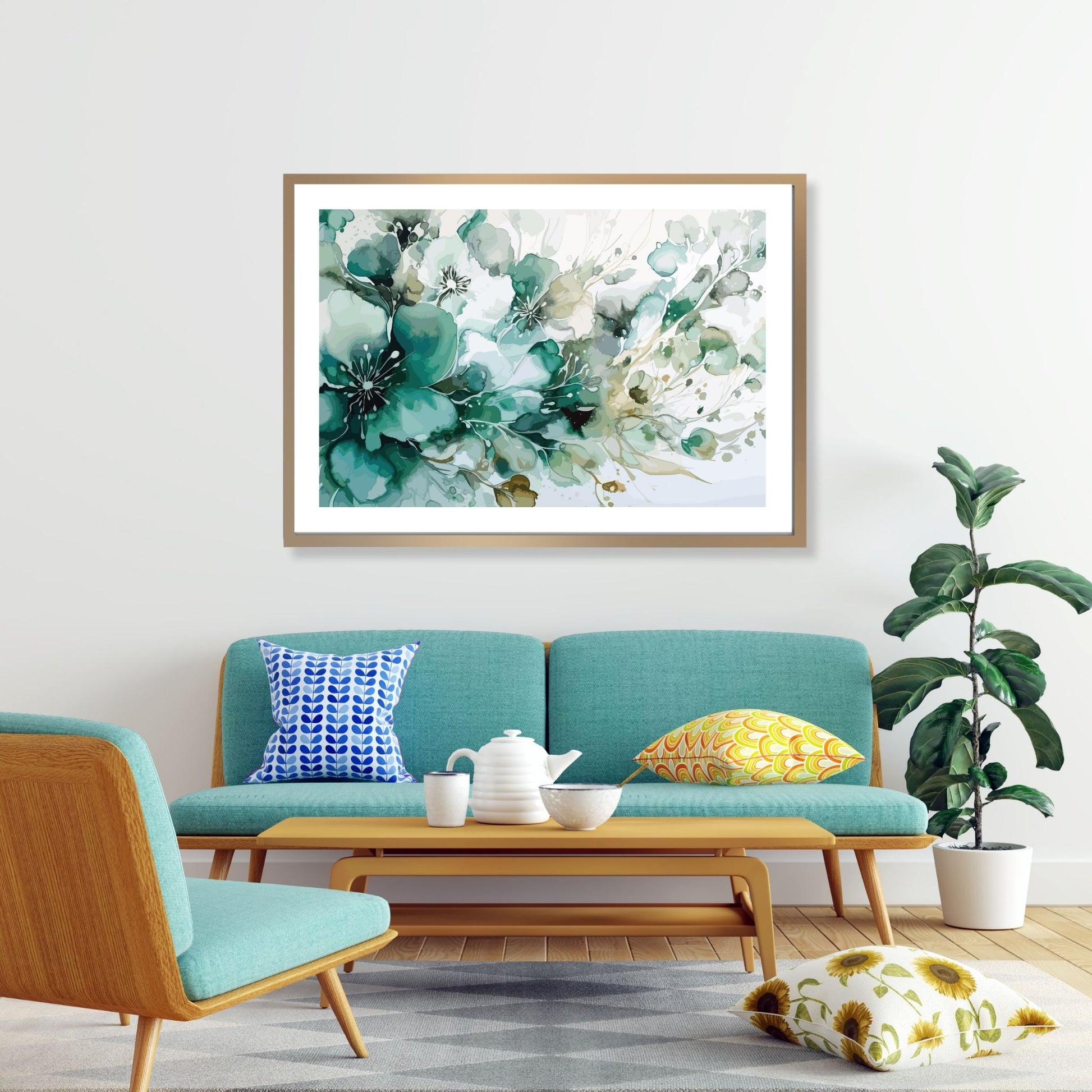 Grafisk akvarell av vakre, små blomstrer i grønne fargenyanser, med innslag av beige og brunt. Illustrasjonsfoto viser motivet som plakat i lys ramme som henger over en sofa.