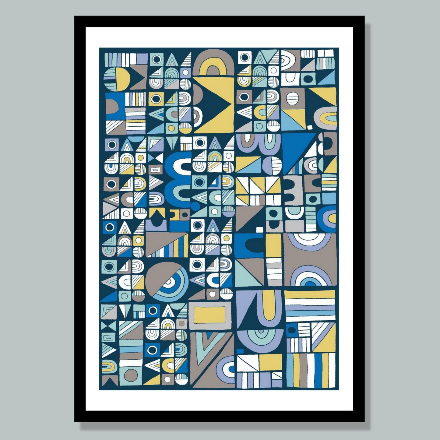 Plakat med geometrisk motiv i sirkler, trekanter, kvadrater og rektangler, i multi farger på mørk blå bunn.