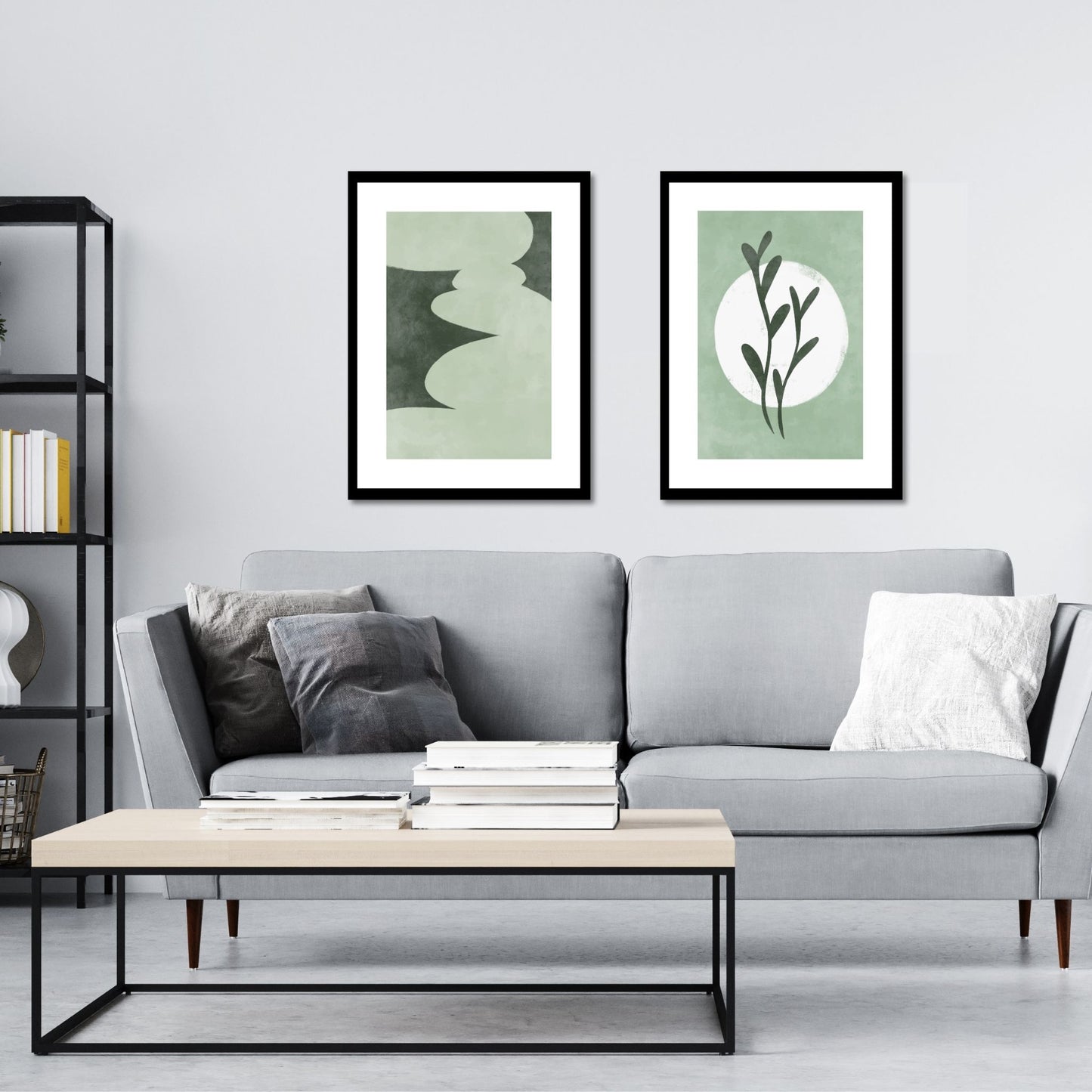 Green Abstract plakat. Med sine beroligende grønne toner og sofistikerte design, tilfører denne plakaten en følelse av ro og harmoni til ethvert rom. Illustrasjonen viser plakat No13 og No14 i sort ramme på en vegg over en sofa.