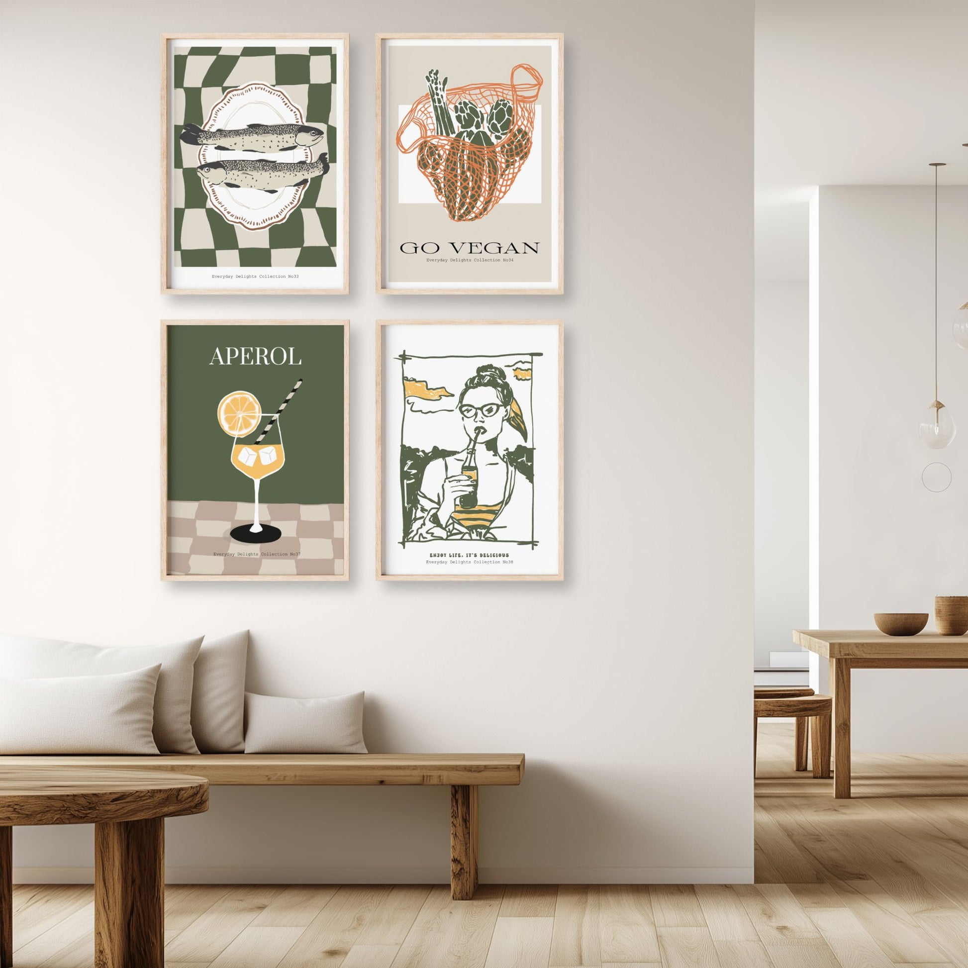Green & Golden – plakatsett med grønnsaker, pasta og sitrusglede. Illustrasjon viser plakat No 33 - 34 - 37 - 38 i eik ramme.