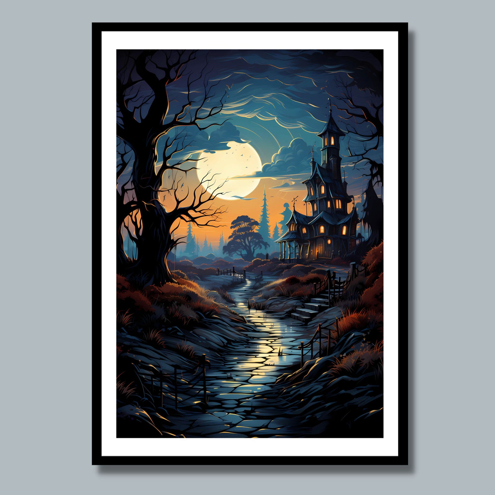 Creepy plakat med motiv av Halloween slott ved fullmåne. Motivet viser nattmørke og lys i vinduene. Bildet som har en hvit kant, er rammet inn  i sort ramme og henger på en vegg.