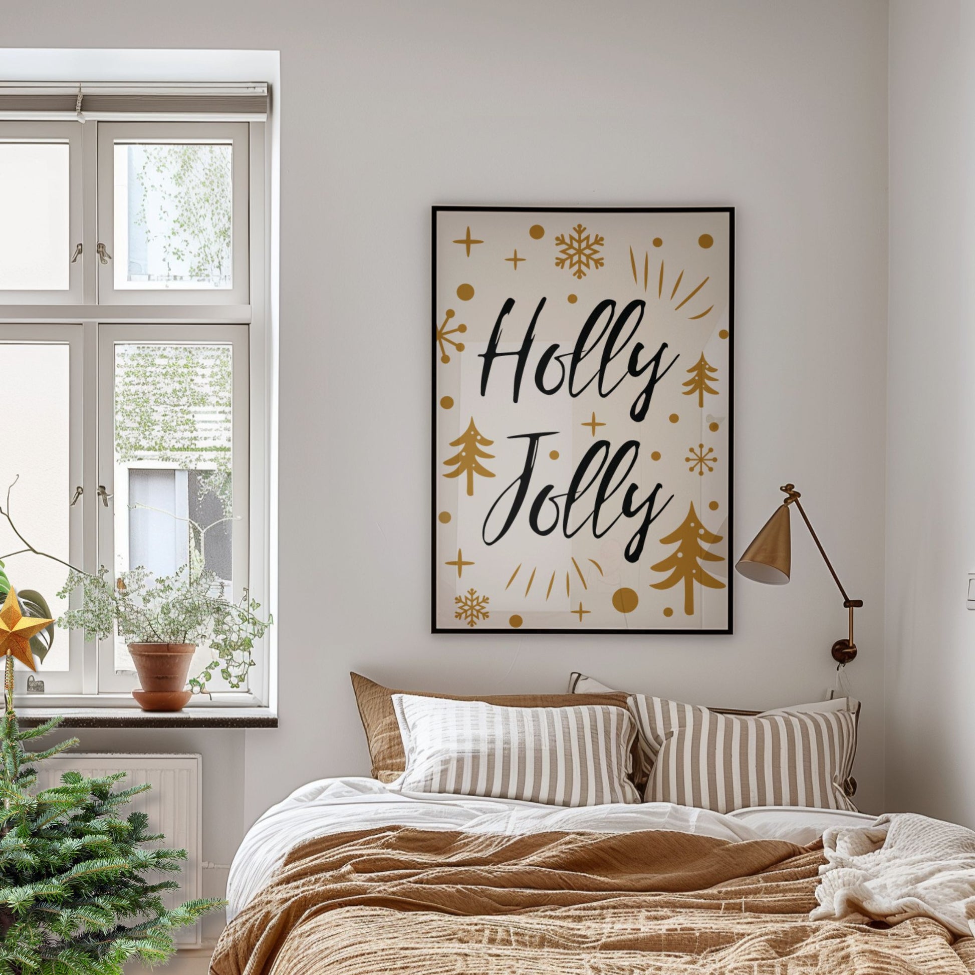 En munter og elegant juleplakat med teksten Holly Jolly omgitt av snøfnugg, trær og stjerner i gyllent og svart. Illustrasjon viser plakat i sort ramme.