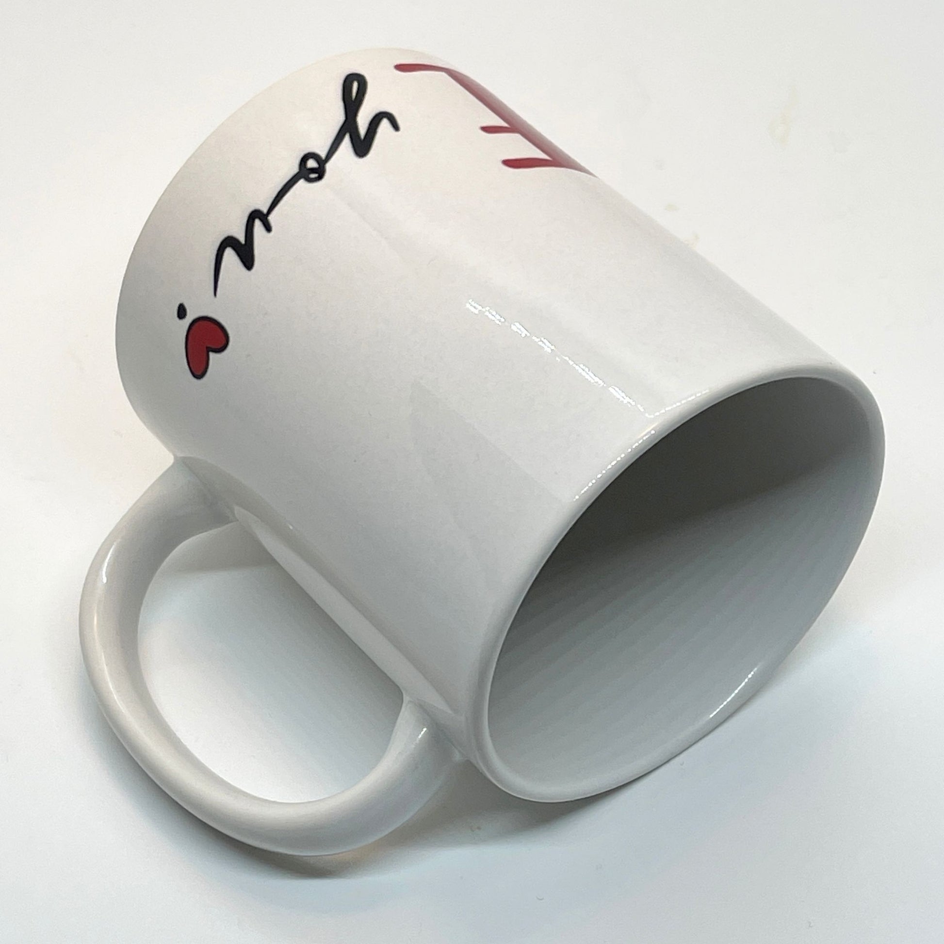 Dette stilrene I LOVE YOU-kruset har en moderne og minimalistisk design med elegant typografi og små hjerteaksenter som gir et romantisk preg. 