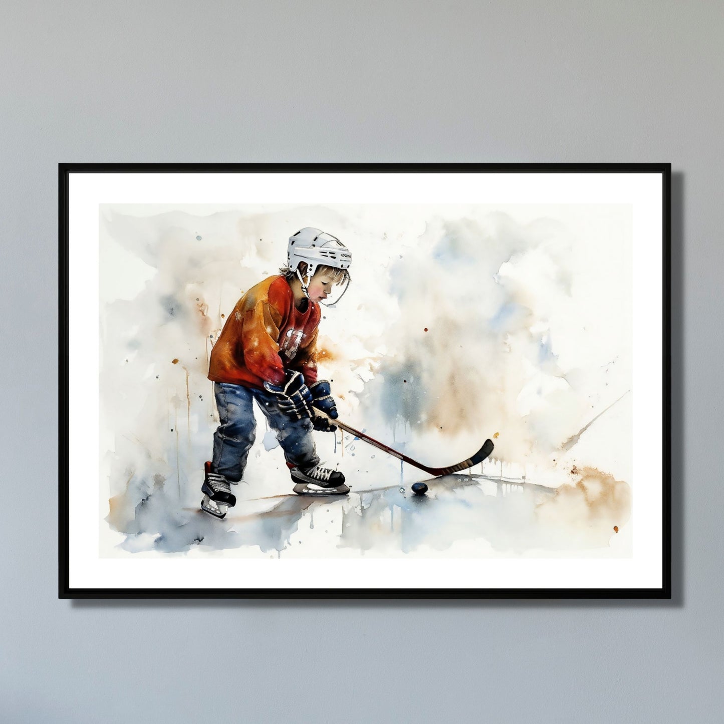 Grafisk akvarell av en gutt i rød genser som spiller ishockey. Illustrasjon av motivet i sort ramme på en vegg.