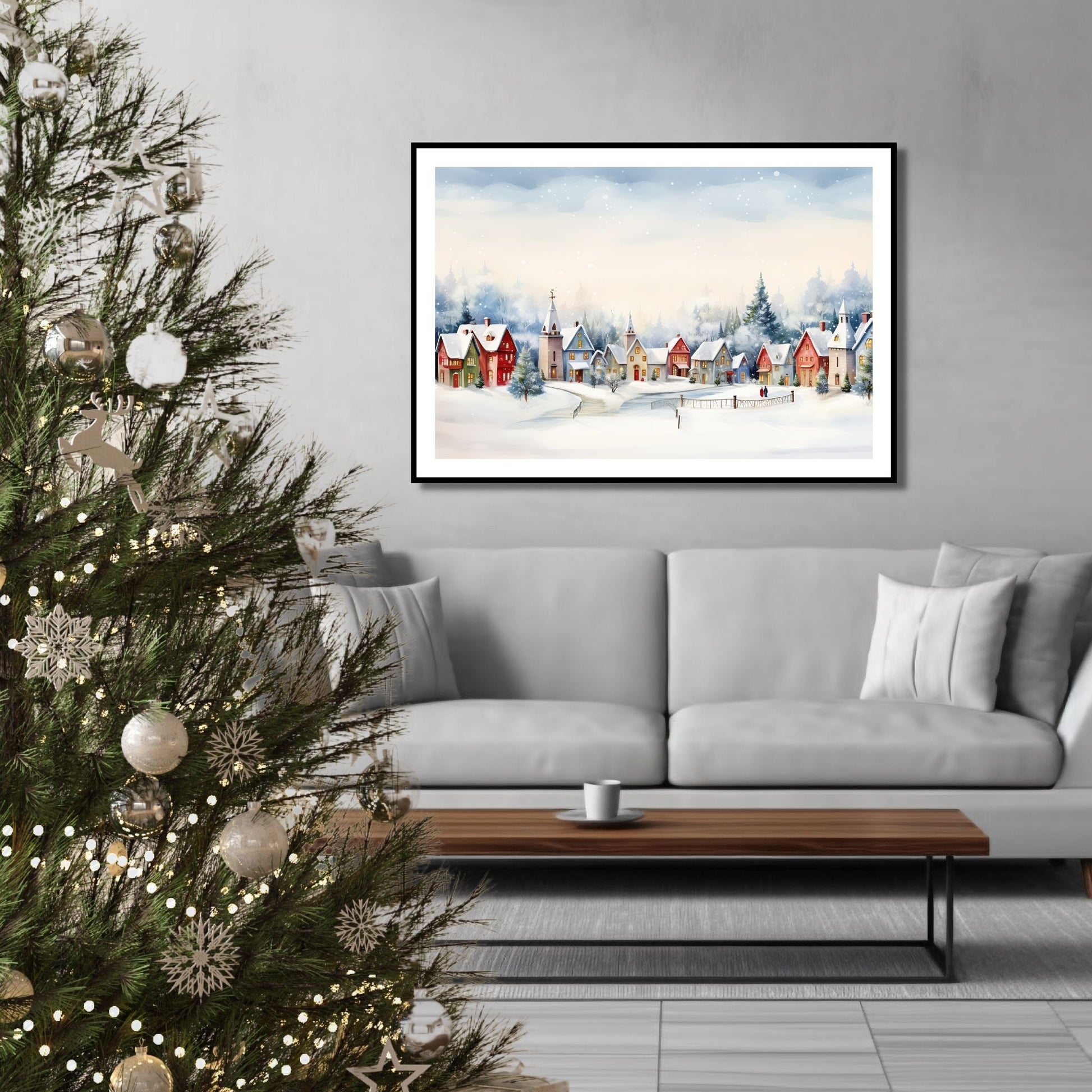 Grafisk motiv av en snøkledd liten landsby. Snøen faller ned over de små husene og skaper julestemning. Illustrasjon  viser bildet som plakat i en sort ramme hengende på en vegg over en sofa.