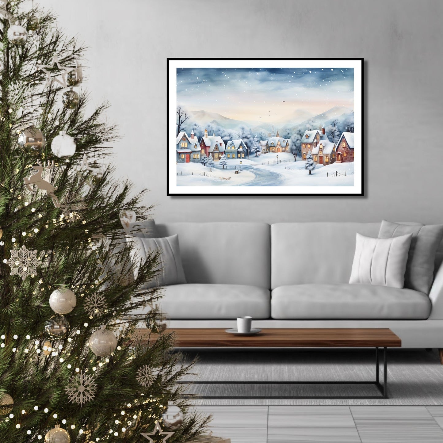 Grafisk motiv av en snøkledd liten landsby. Snøen faller ned over de små husene og skaper julestemning. Illustrasjon  viser bildet som plakat i en sort ramme hengende på en vegg over en sofa.