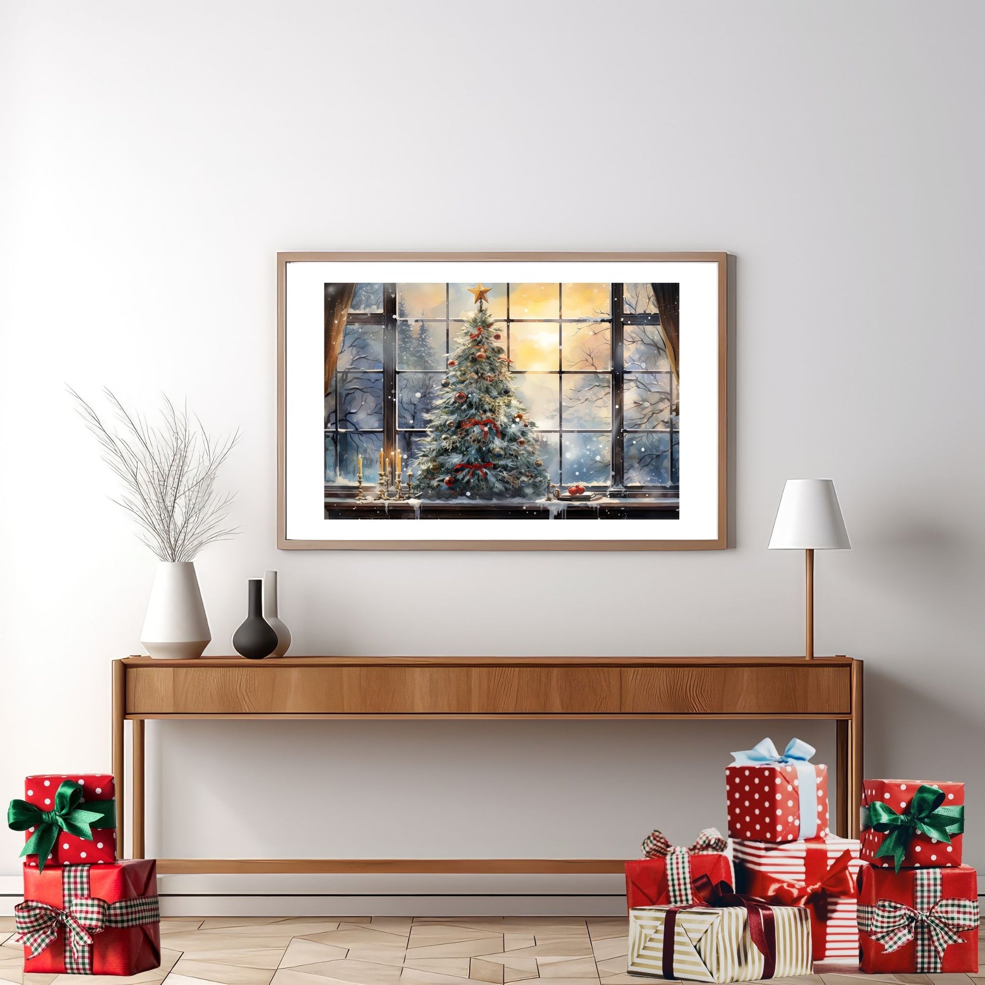Juletre og julepakker ved et vindu. Illustrasjonen viser motivet som plakat i eike ramme og henger på en vegg over en sjenk..