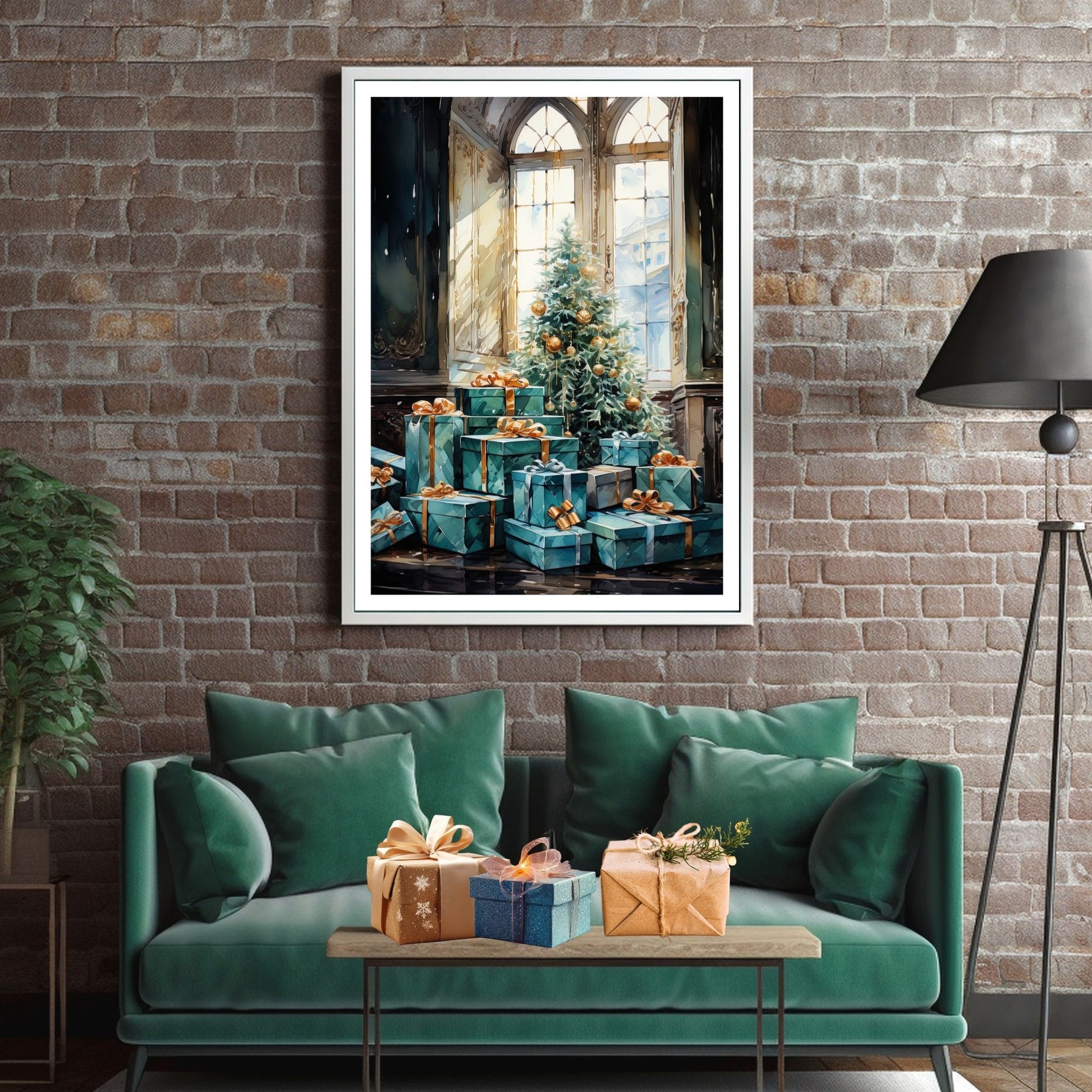 Juletre og julepakker ved et vindu. Illustrasjonen viser motivet som plakat i sort ramme som henger på en vegg over en grønn sofa.