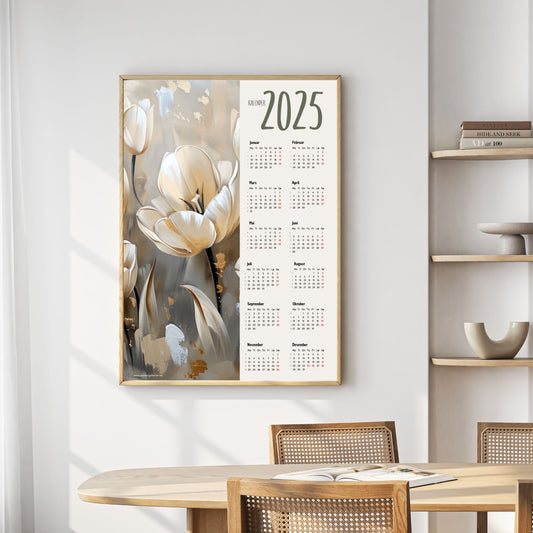 Planlegg året med stil med Kalender 2025! Kalenderen er både funksjonell og dekorativ, og passer perfekt på veggen. Ilustrasjonsfoto viser kalender i lys ramme.