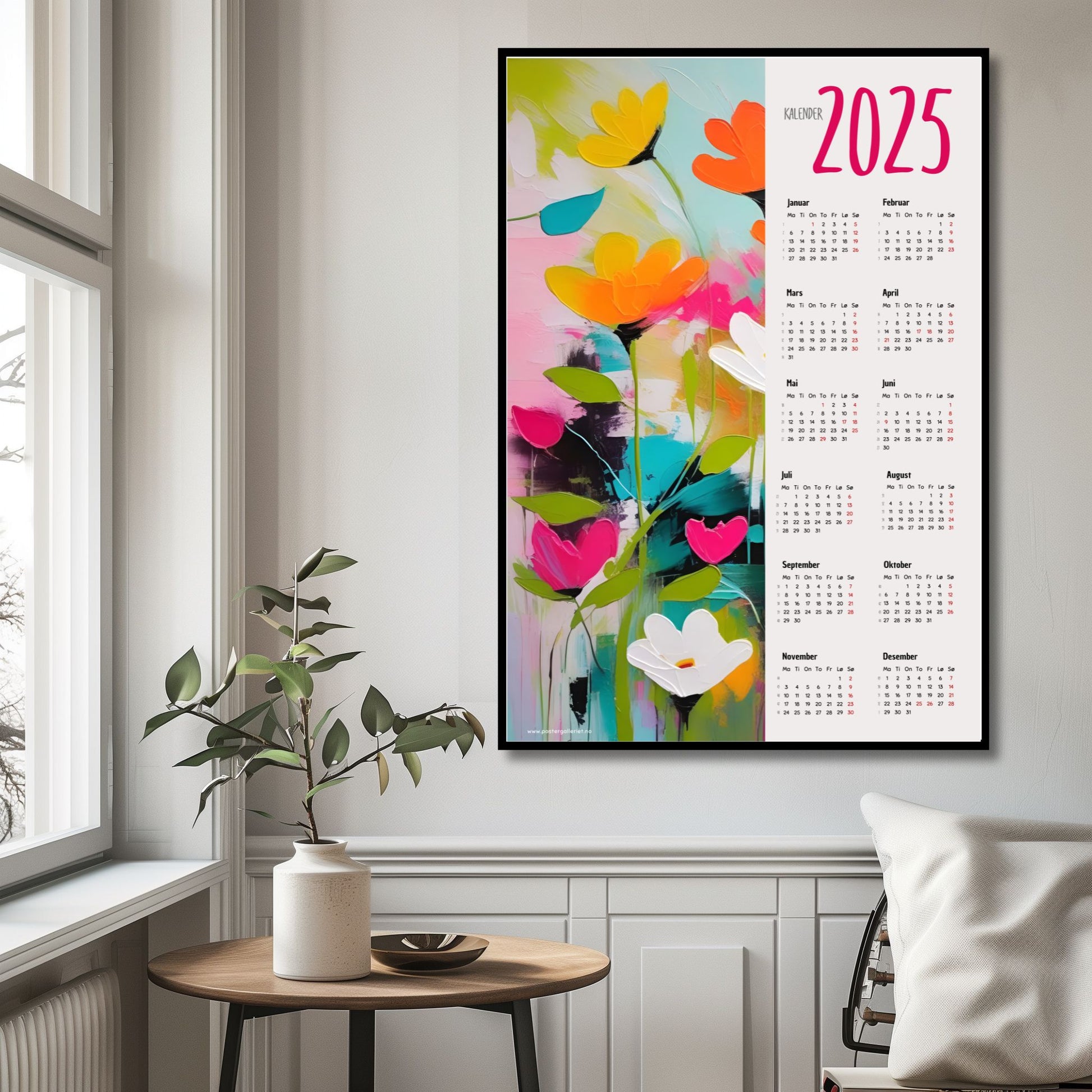 Planlegg året med stil med Kalender 2025! Kalenderen er både funksjonell og dekorativ, og passer perfekt på veggen. Ilustrasjonsfoto viser kalender i sort ramme.