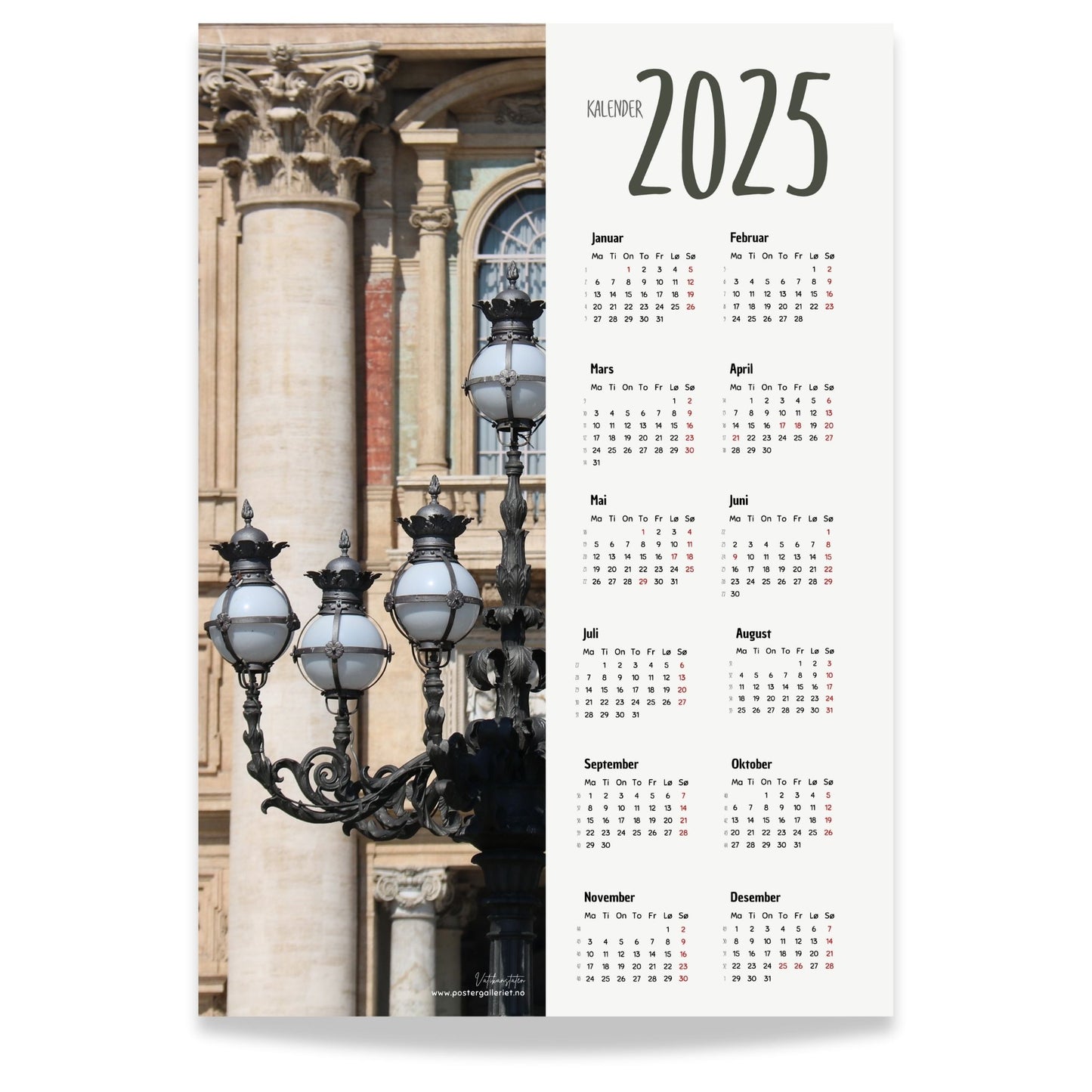 Planlegg året med stil med Kalender 2025! Kalenderen er både funksjonell og dekorativ, og passer perfekt på veggen.  