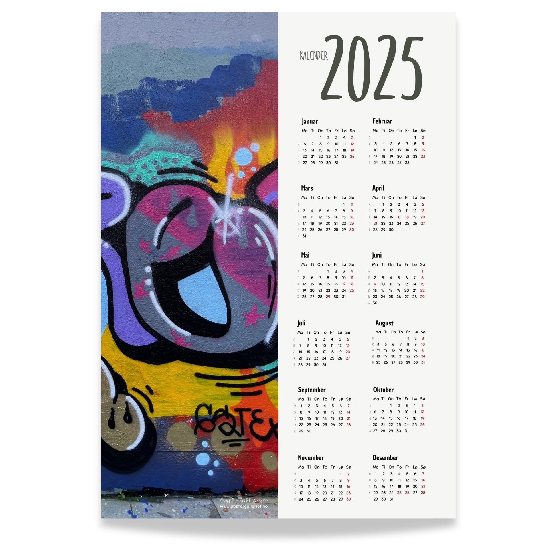 Planlegg året med stil med Kalender 2025! Kalenderen er både funksjonell og dekorativ, og passer perfekt på veggen. 