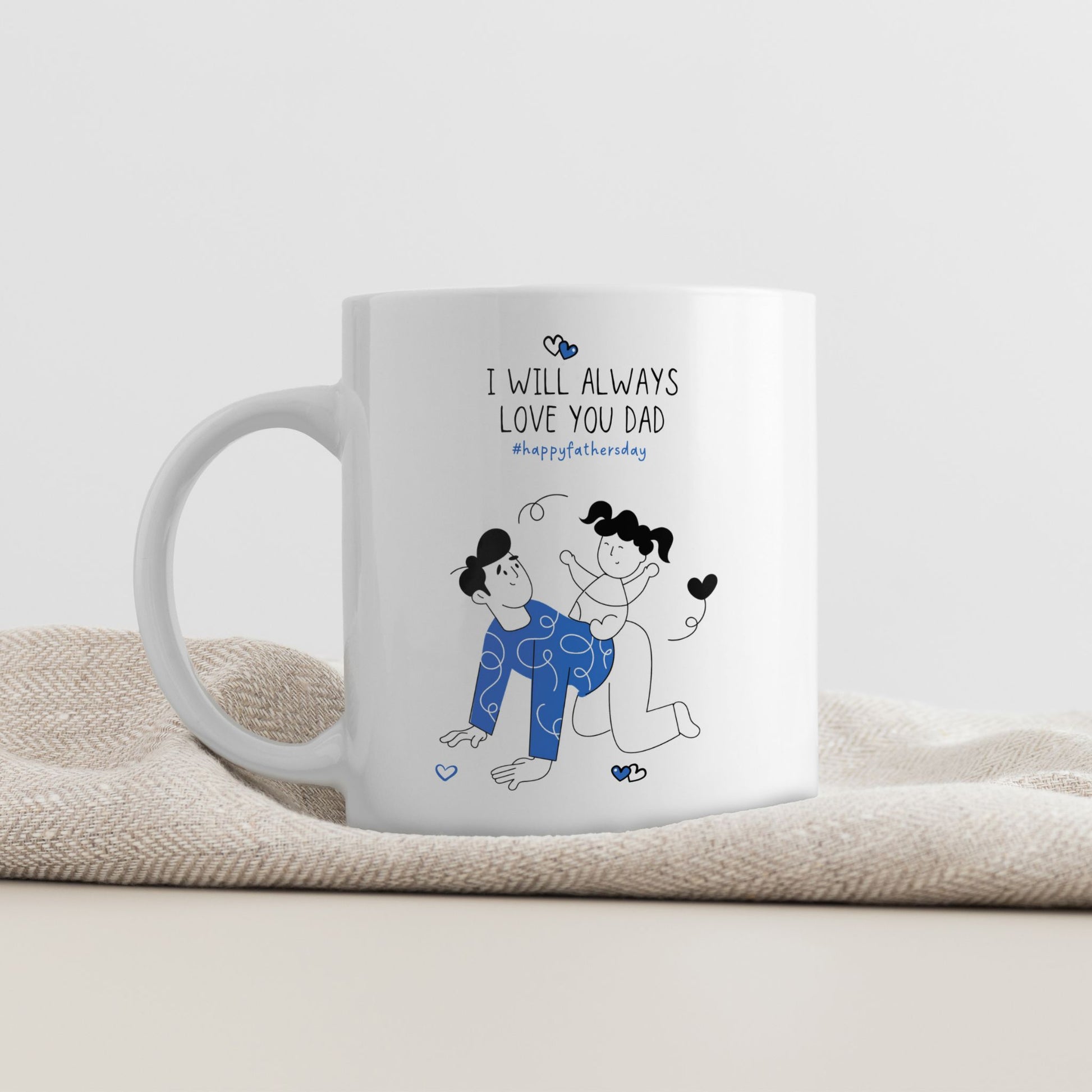 Et varmt og humoristisk krus som fanger gleden mellom far og barn.
Motivet viser lek og samhold – et symbol på kjærligheten som vokser gjennom små øyeblikk.