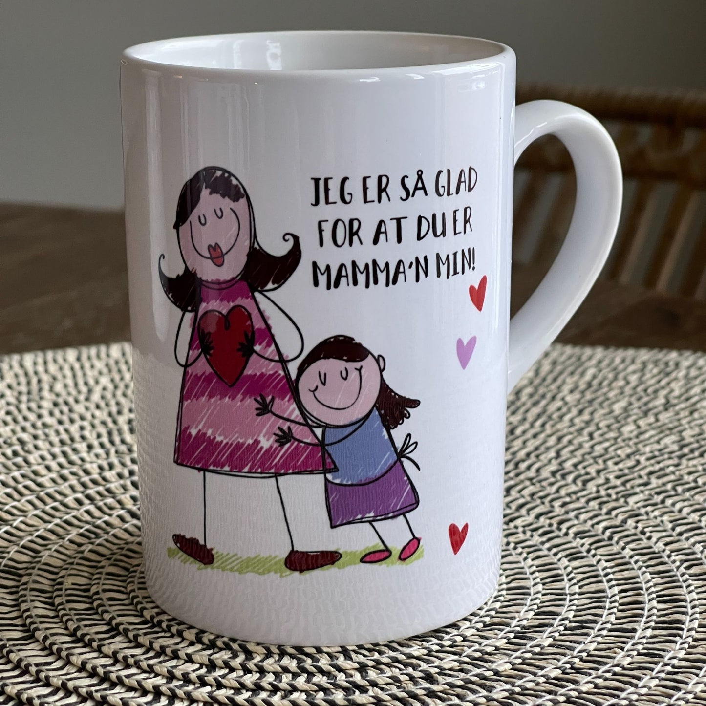 "Jeg er så glad for at du er mamma’n min" Krus i Keramikk – En Gave Full av Kjærlighet fra datter!
