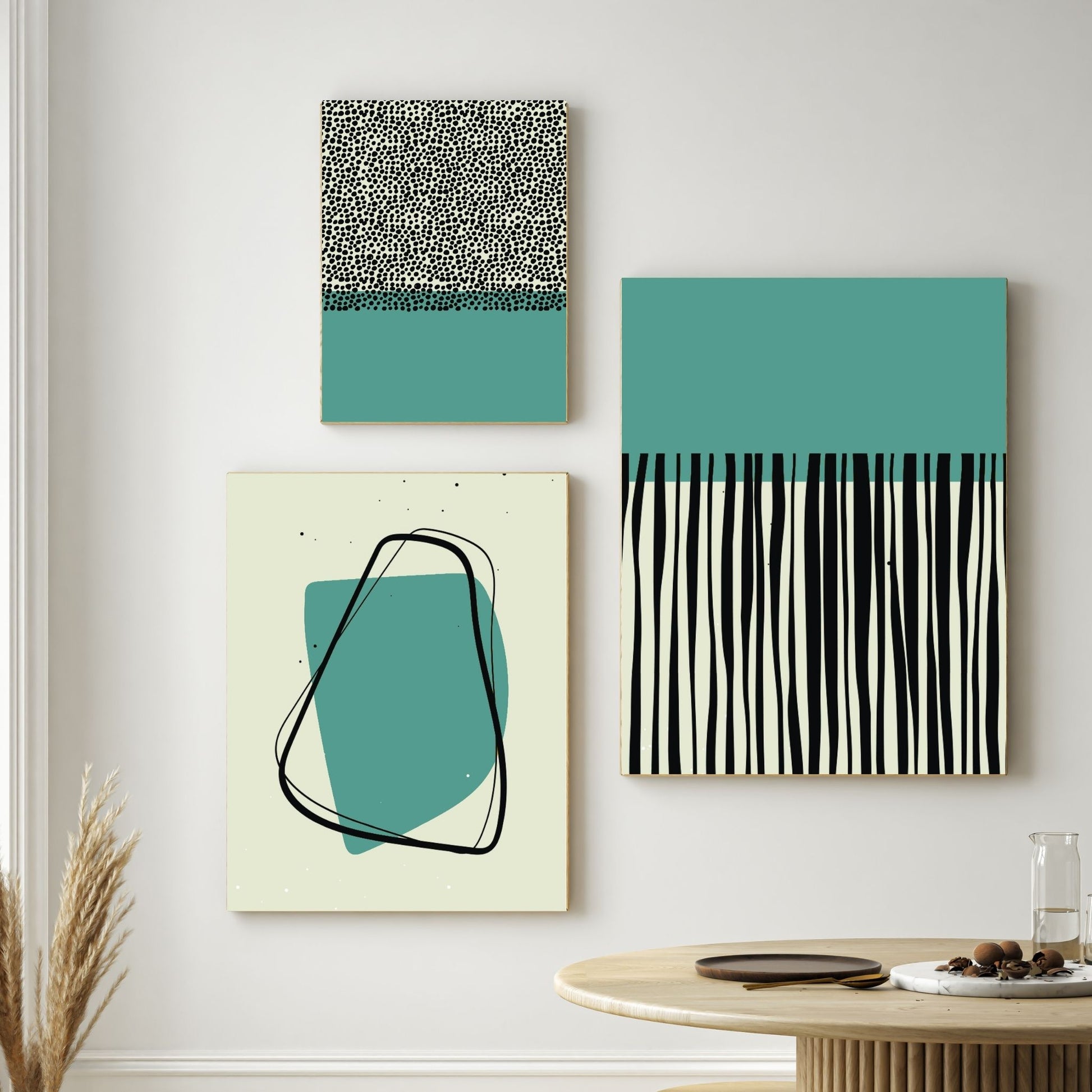 Grafisk abstrakte kunstplakat kombinerer elegant svart og grønn på en subtil beige bakgrunn. Illustrasjonsfoto viser serien "Minimal Abstract Art Collection - Green" på lerret.