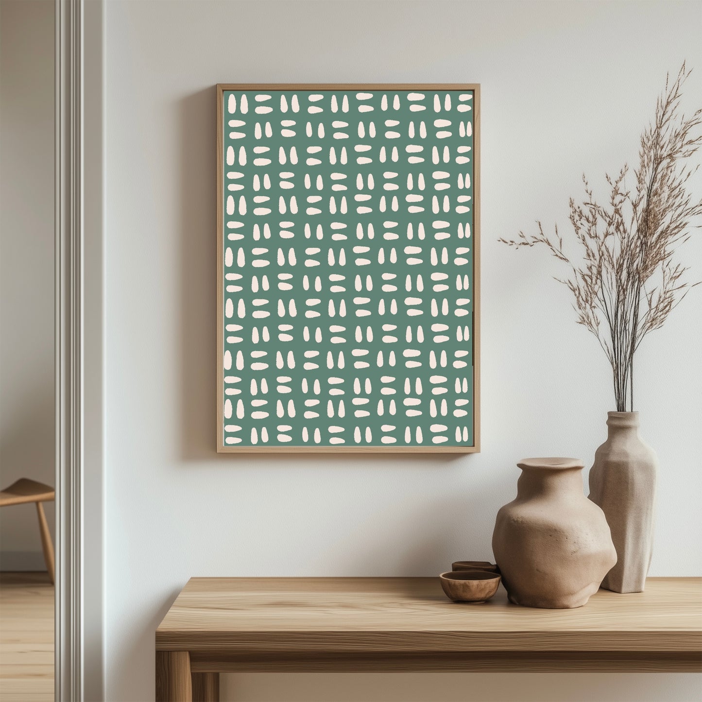 Denne plakaten er trykket på høykvalitets papir med en matt finish, noe som fremhever de myke detaljene i designet. Ideell for stue, soverom eller kontor, og fungerer både som et statement-piece eller en del av en gallerivegg. Illustrasjon viser plakat uten hvit kant i ramme av eik.
