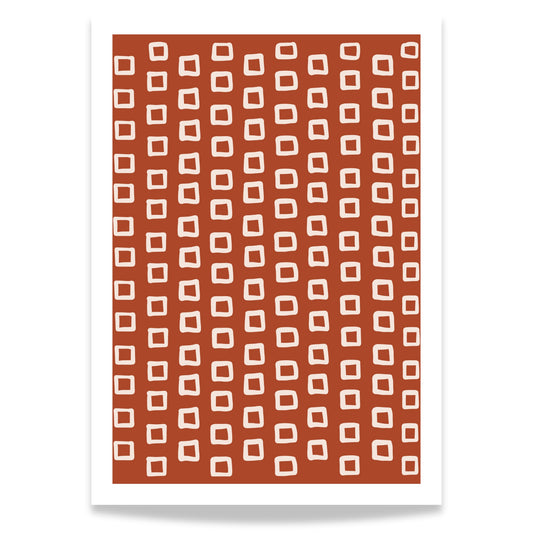 Dette unike designet kombinerer rustrøde toner med organiske, håndtegnede beige ruter som gir en leken og samtidig sofistikert estetikk. 