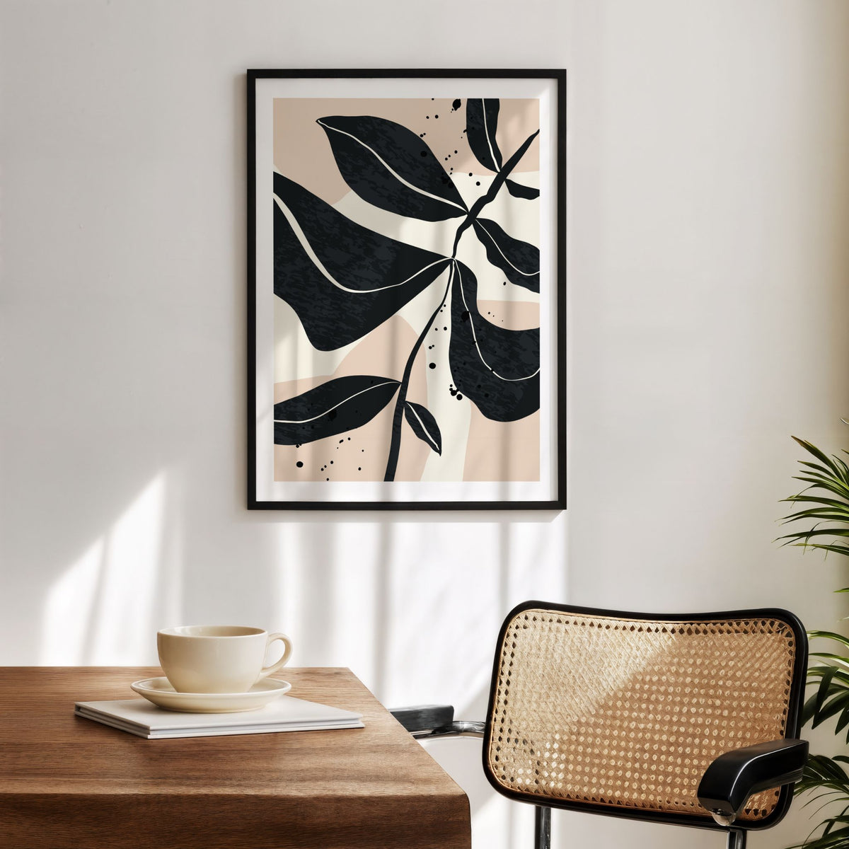Monochrome Botanica No3 grafisk plakat med sort ramme ved spiseplass