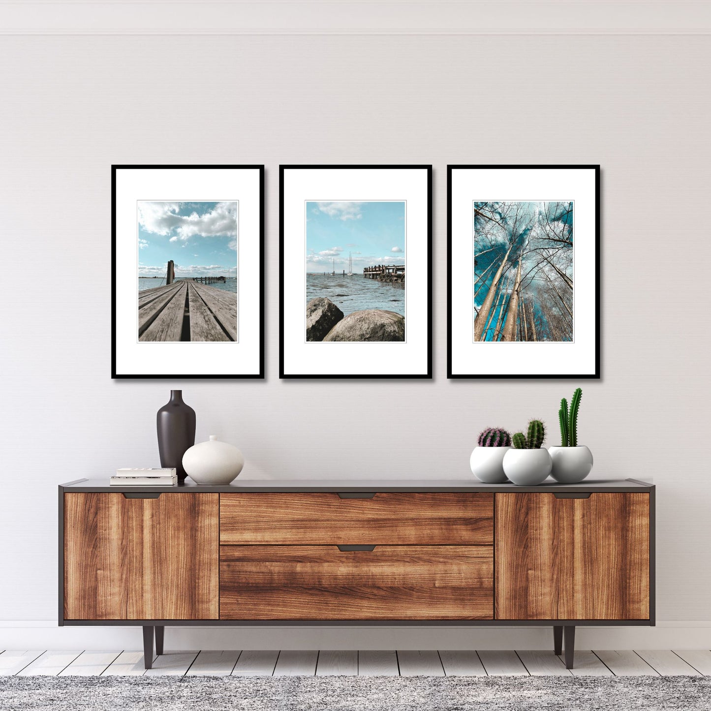 Fotoplakater av vakker natur langs kyststripa ved Saltnes. Pynt opp med naturbilder av blå himmel, sol og sjø.