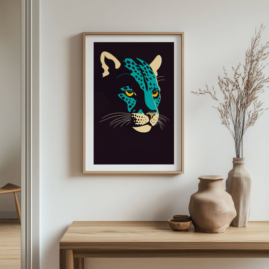 Neon Panter Plakat, et iøynefallende kunstverk som kombinerer dyremotiver med en moderne, grafisk stil. Illustrasjon viser plakat i eik ramme. 