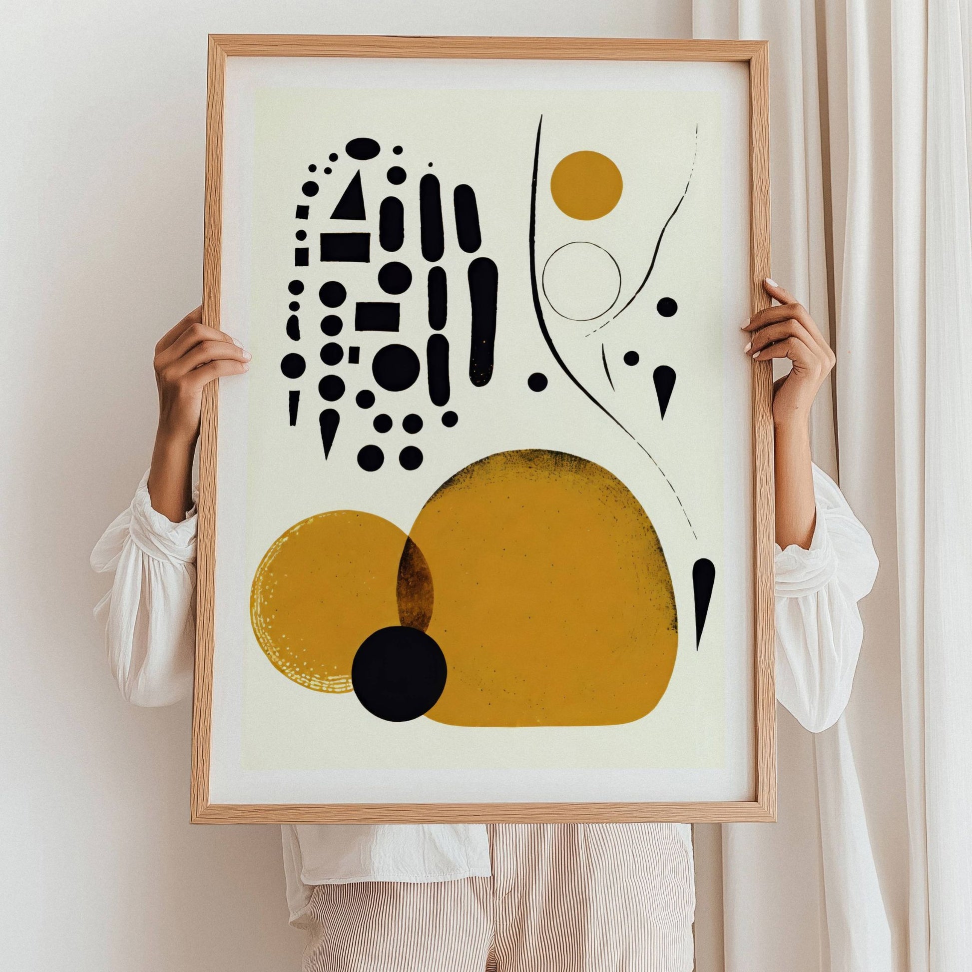  Nordic Elements – en abstrakt kunstplakat og lerretstrykk med en harmonisk komposisjon av former og teksturer. Illustrasjon viser motivet som plakat i en eik ramme.